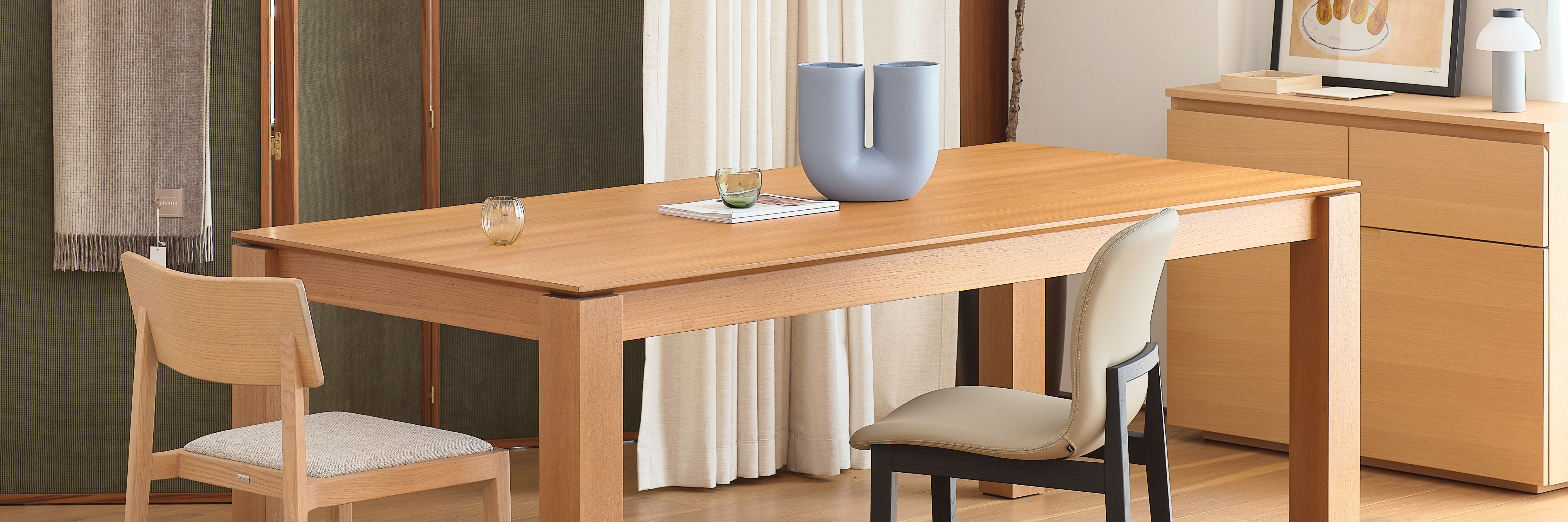 Dining room furniture & accessories