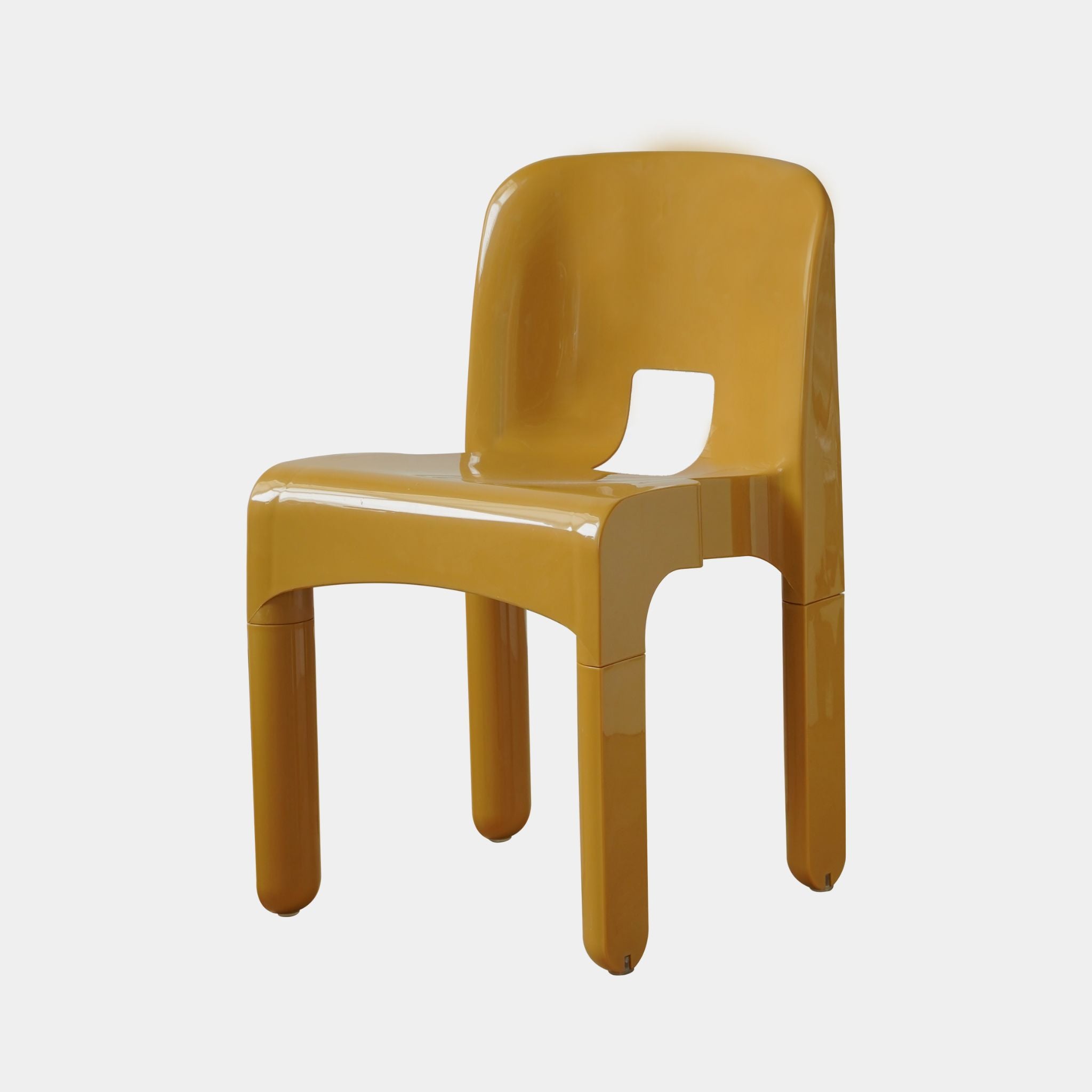 Universal Plastic Dining Chair