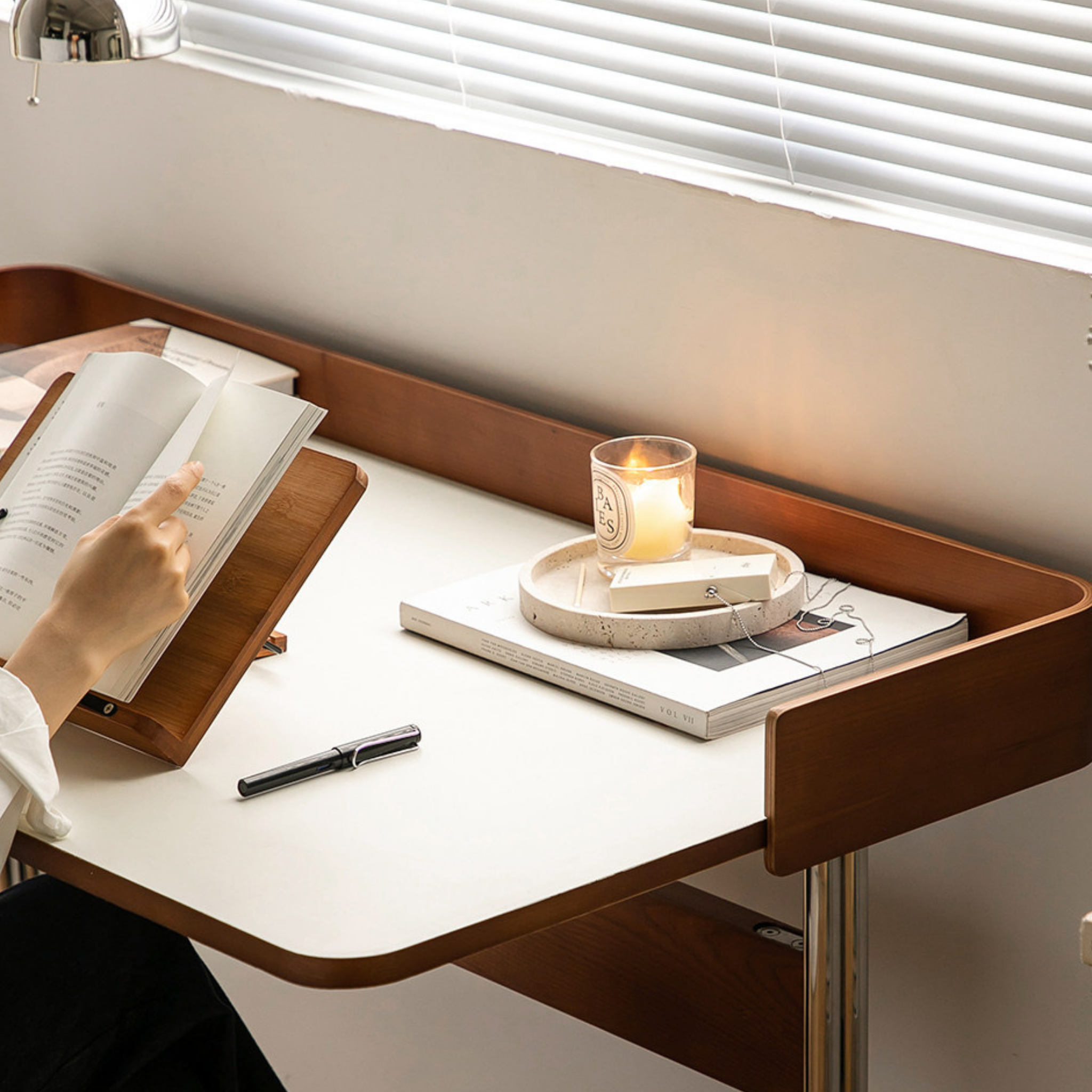 Hera Desk