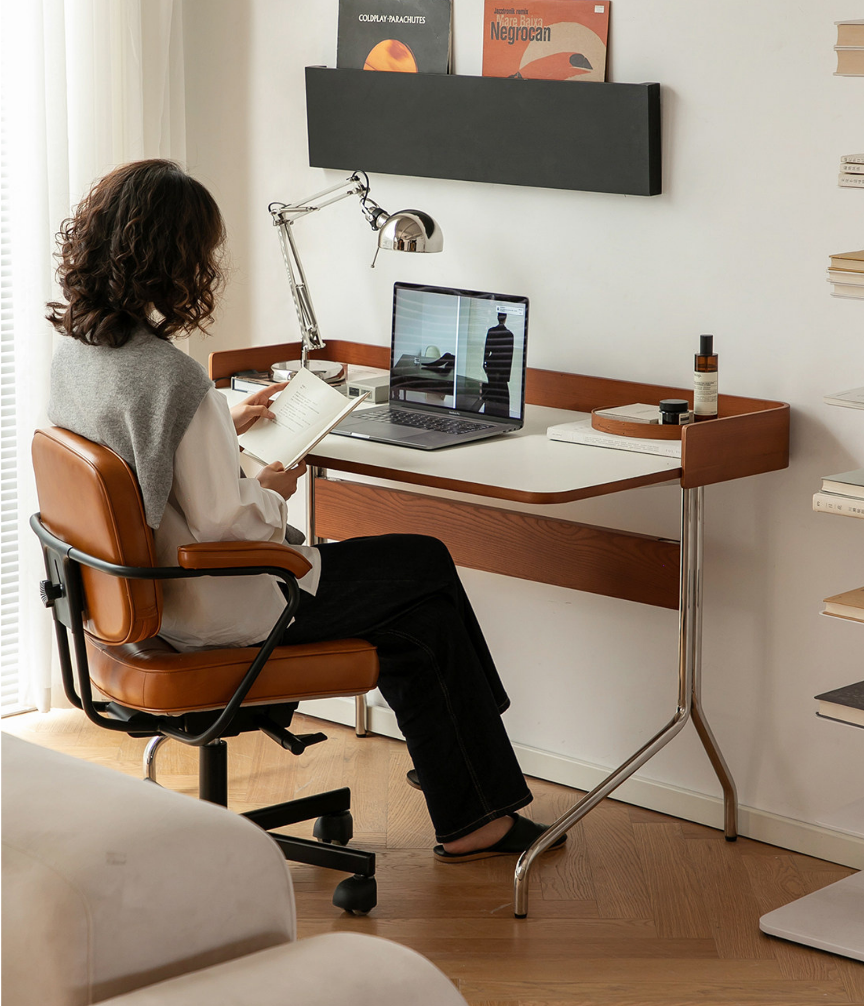 Hera Desk