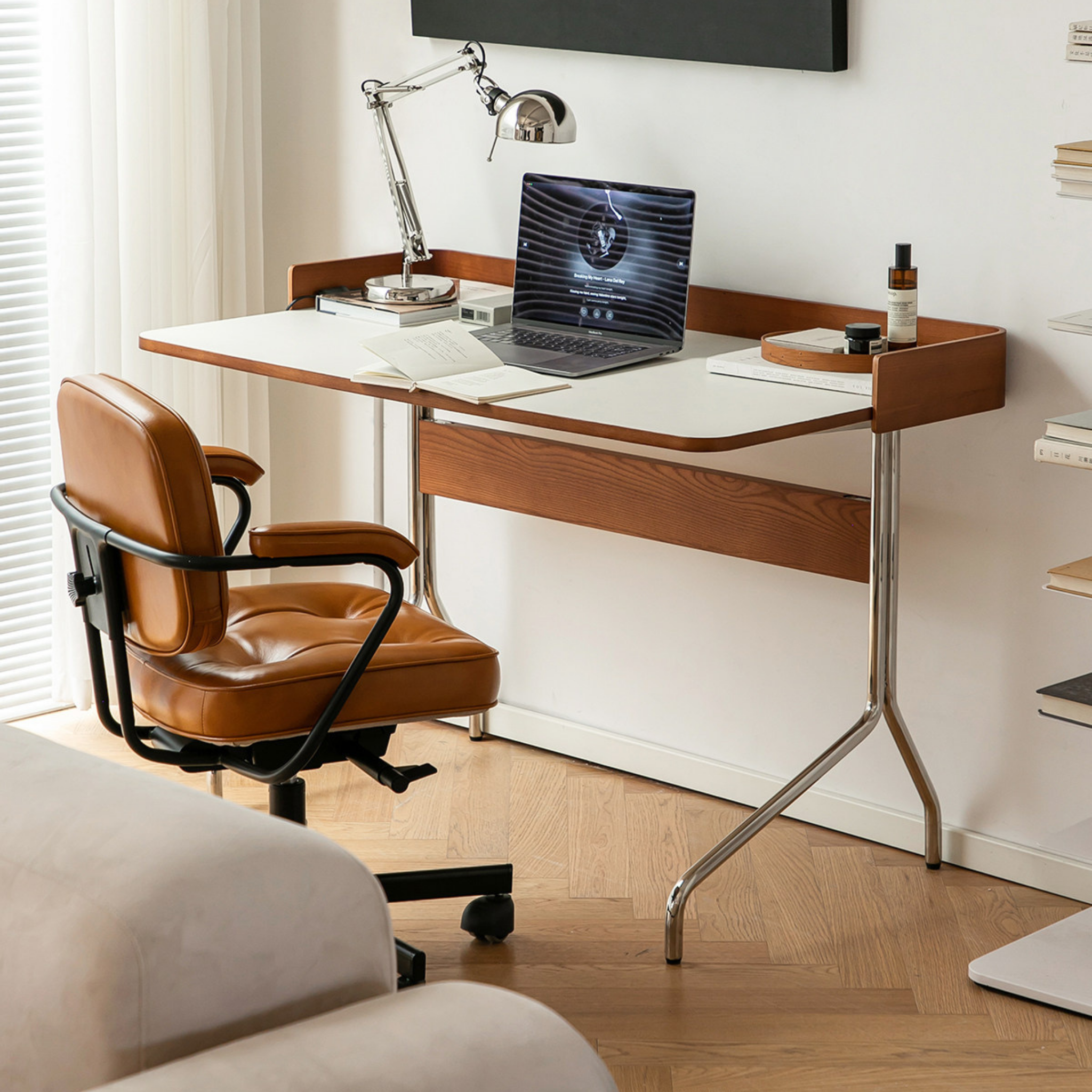 Hera Desk