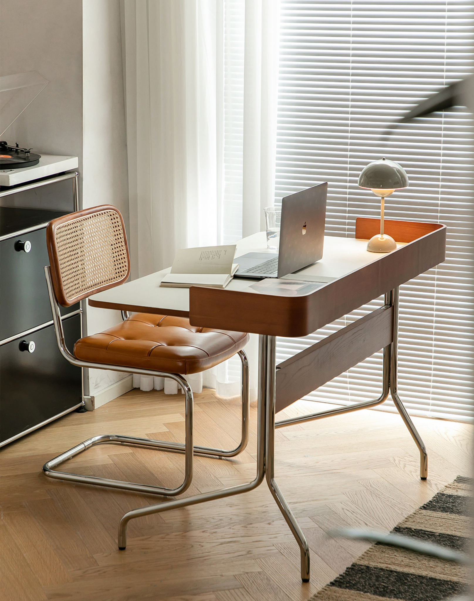 Hera Desk