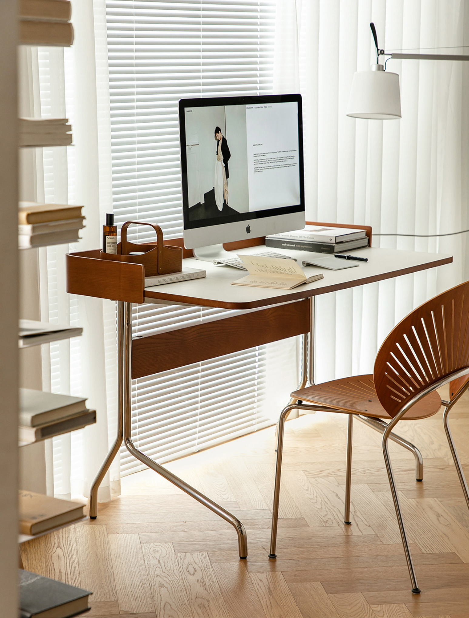Hera Desk