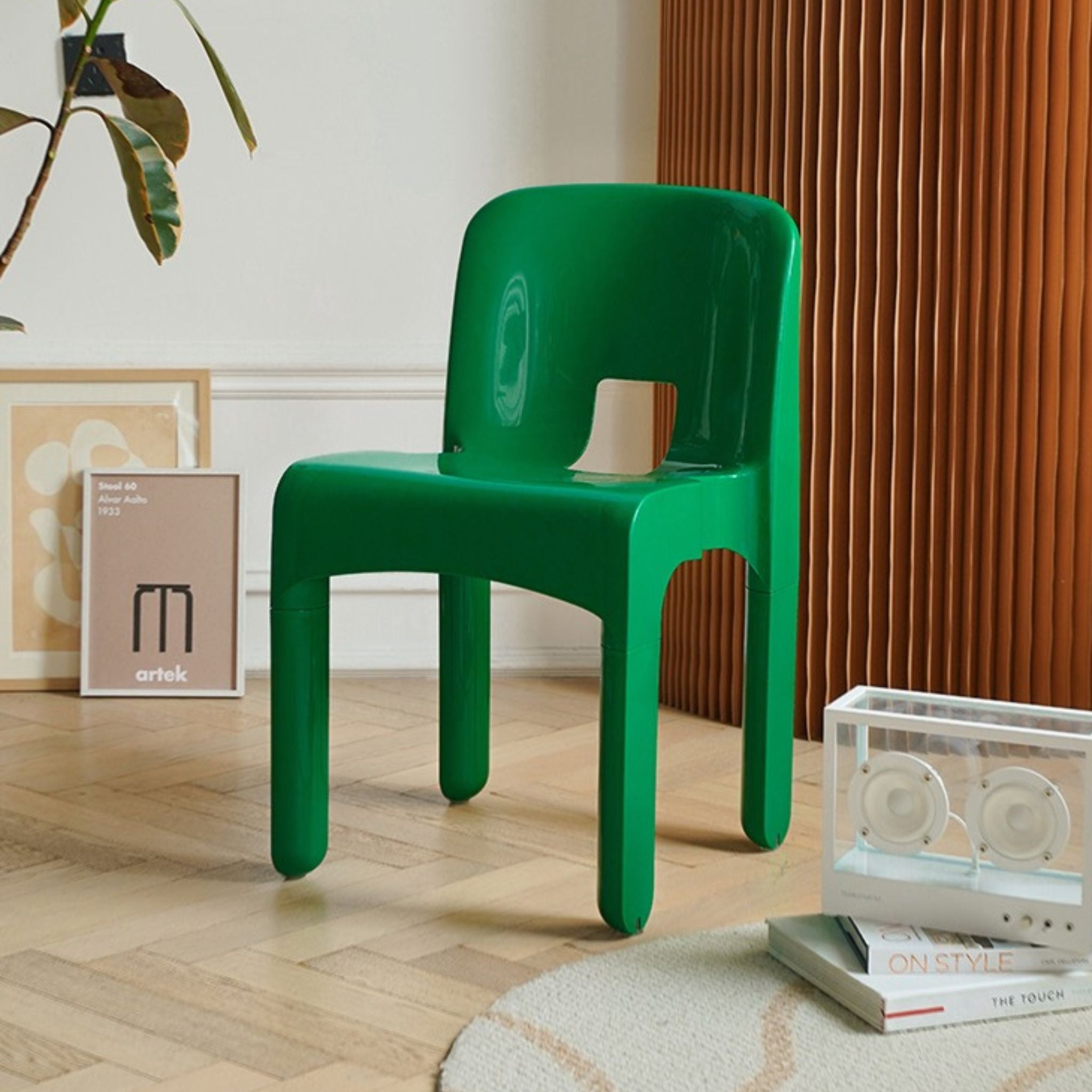 Model 4867 Universale Chair Replica | The Feelter