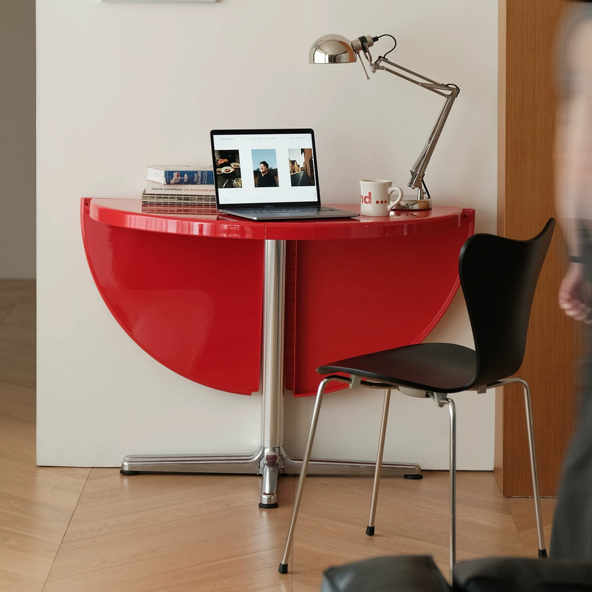 Collapsible Round Plastic Table