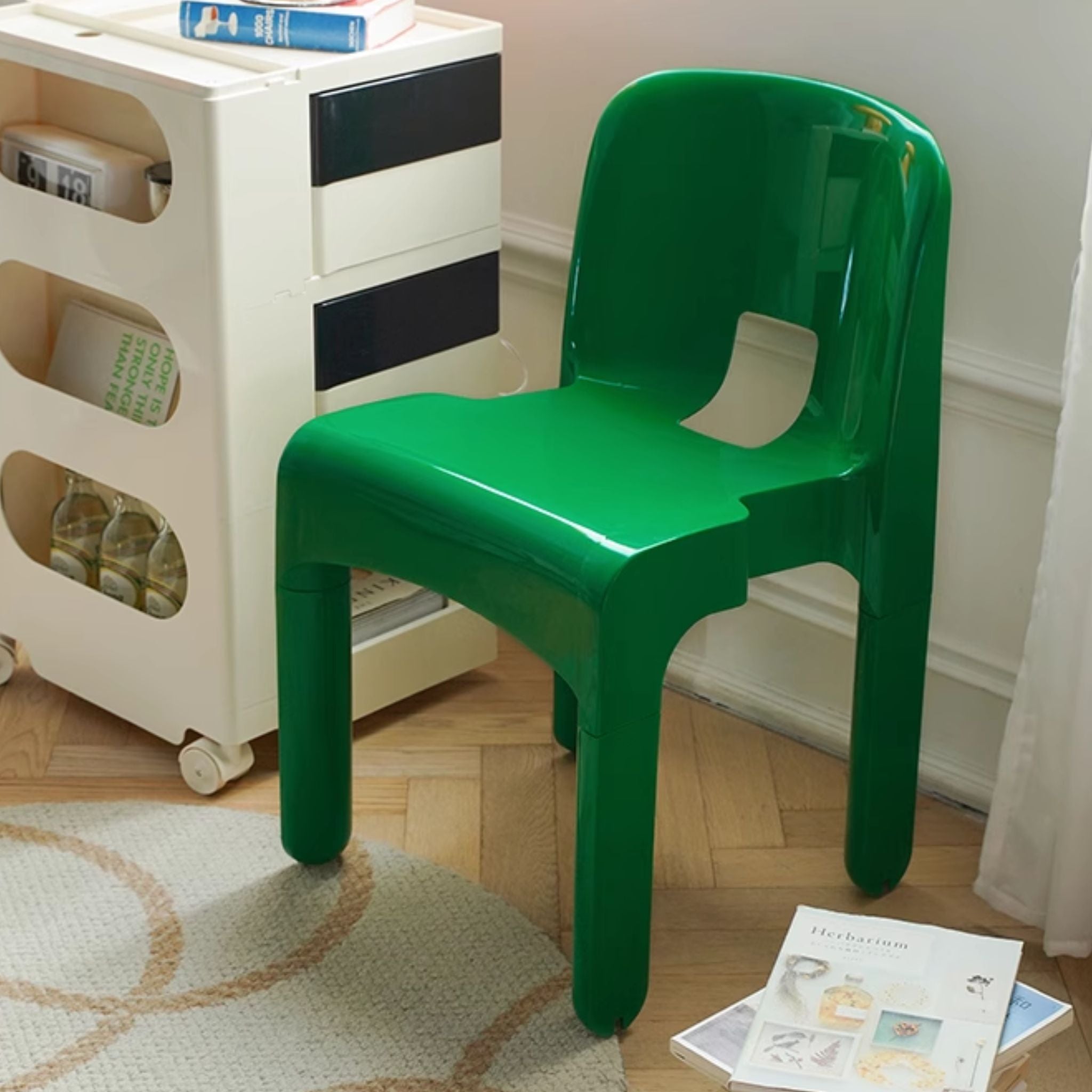 Model 4867 Universale Chair Replica | The Feelter