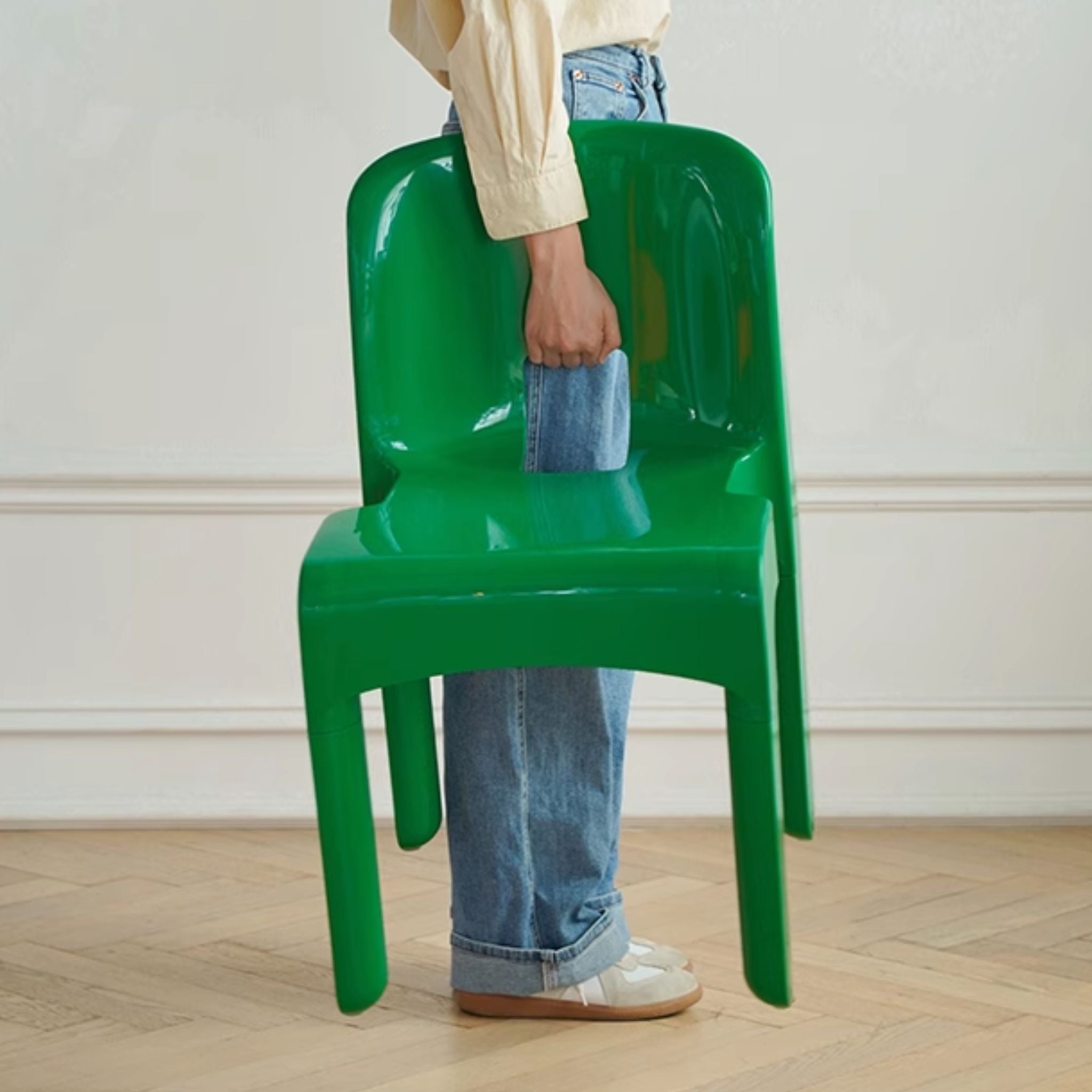 Model 4867 Universale Chair Replica | The Feelter