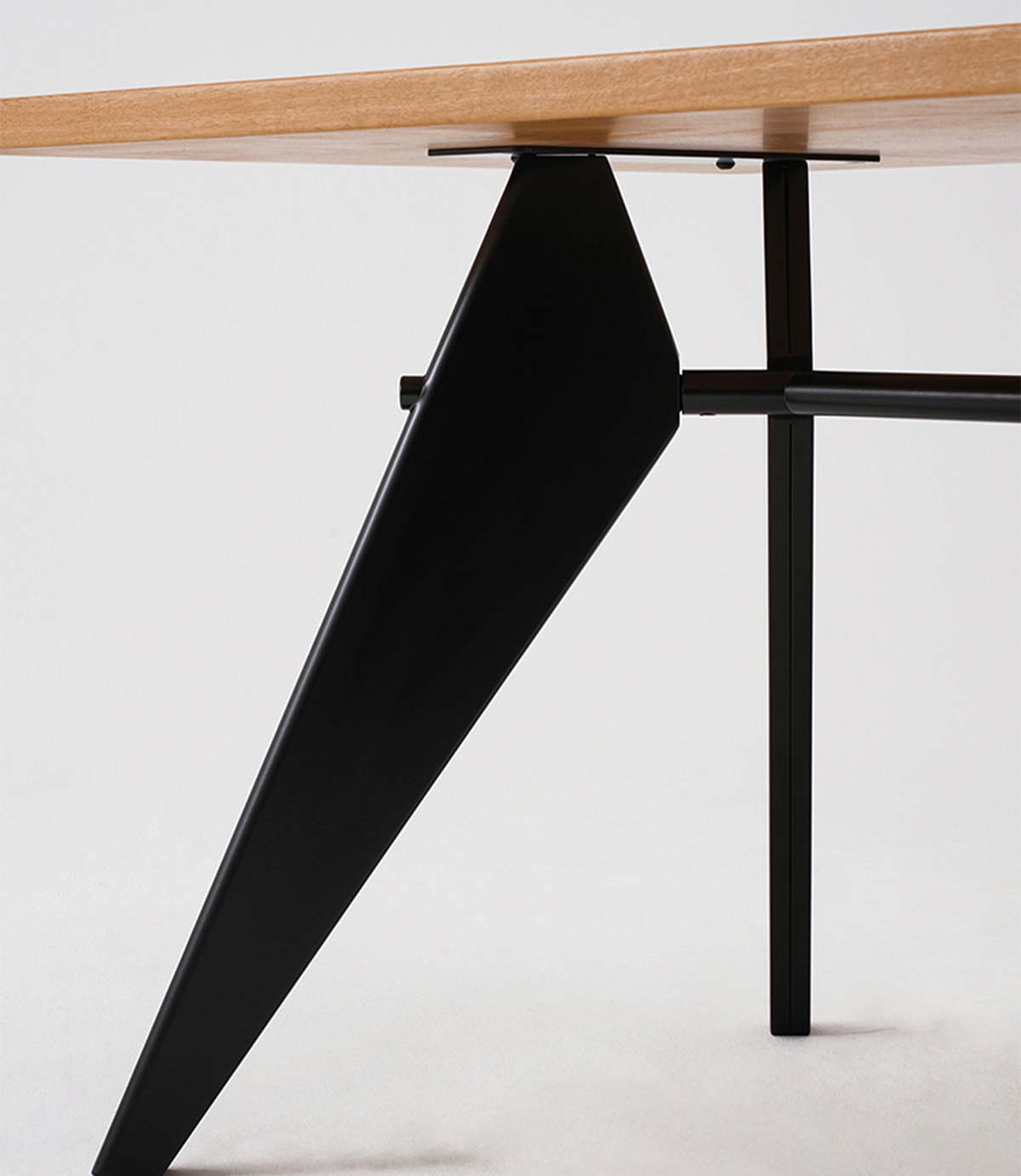 Janet Dining Table - The Feelter