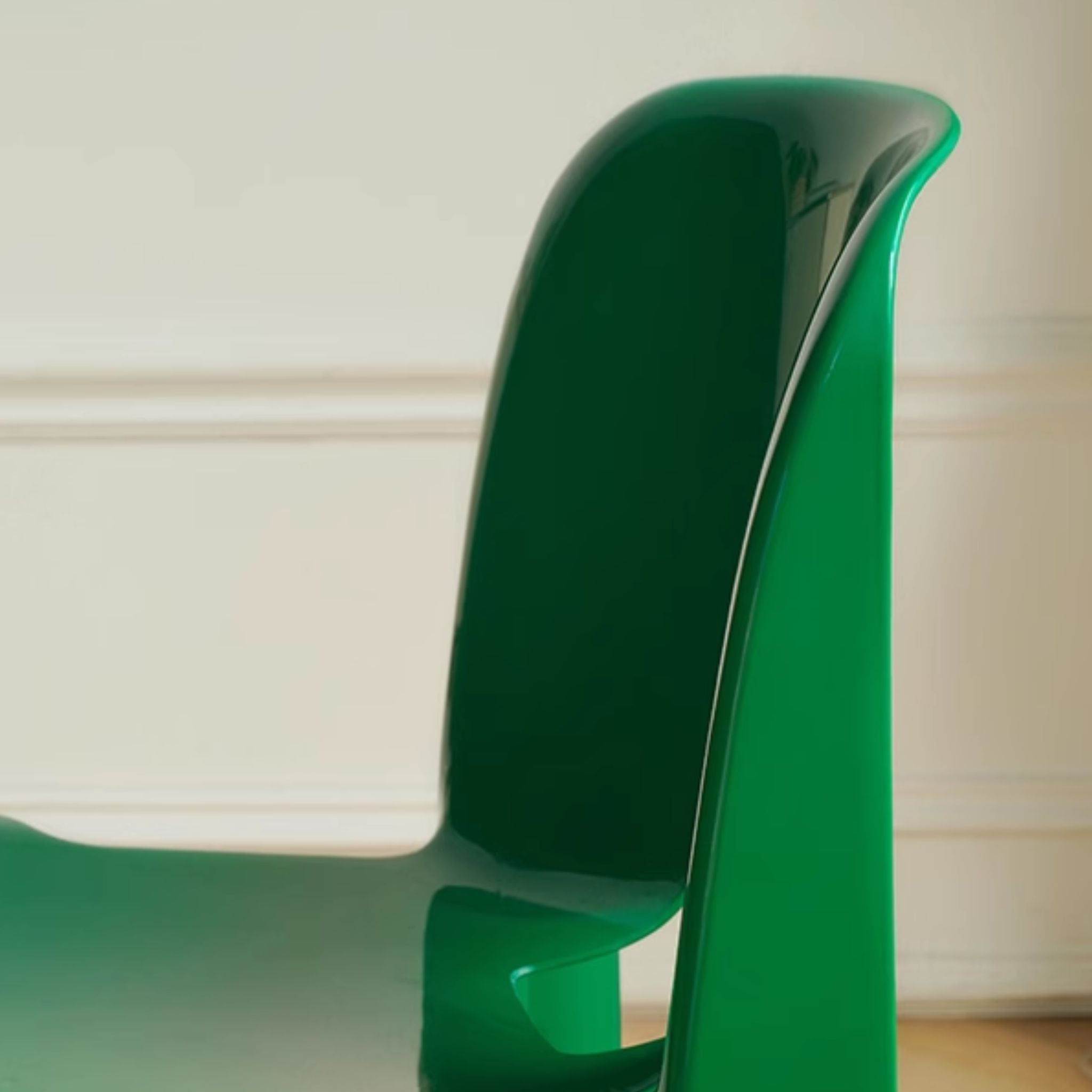 Universal Plastic Dining Chair