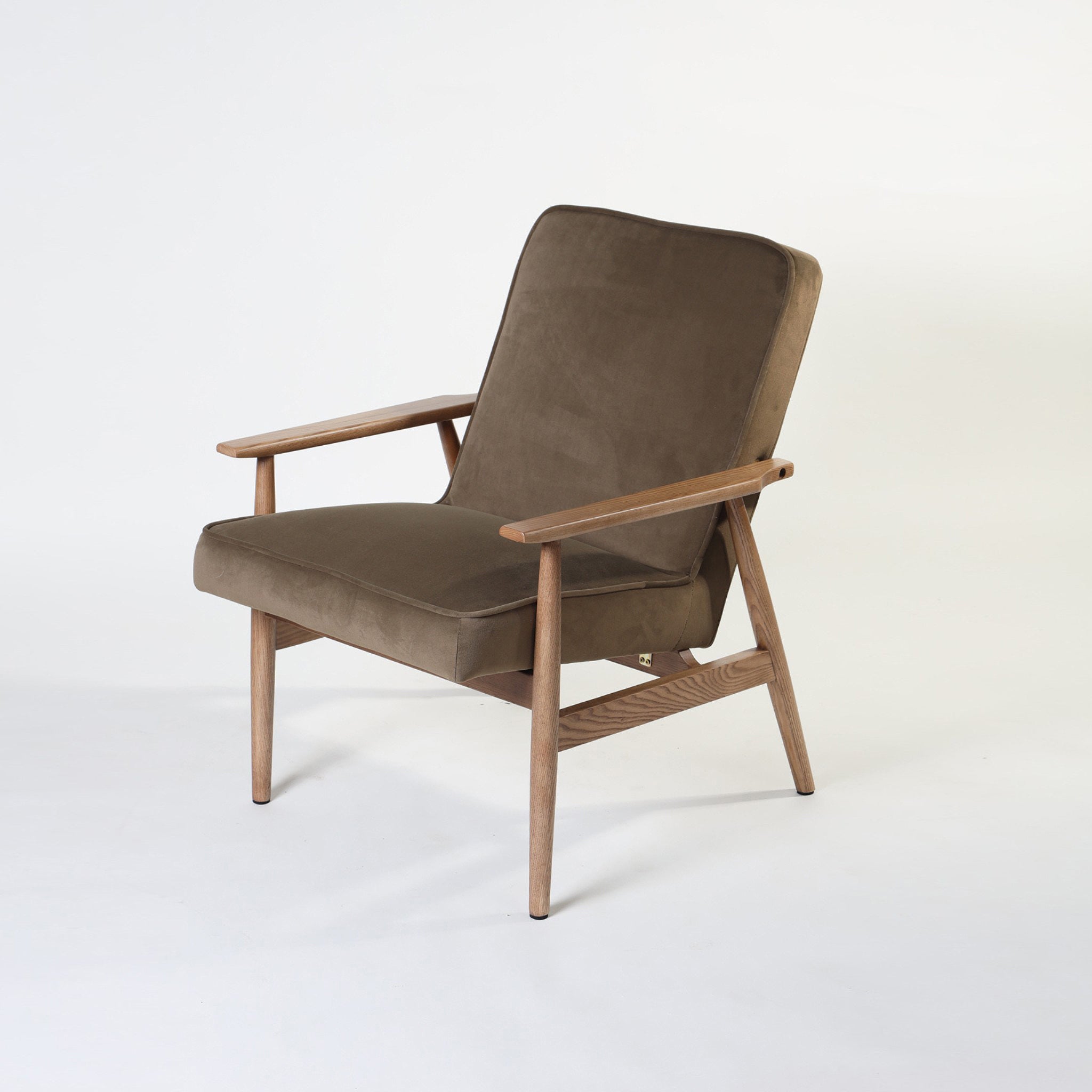 300-190 Armchair Replica | The Feelter