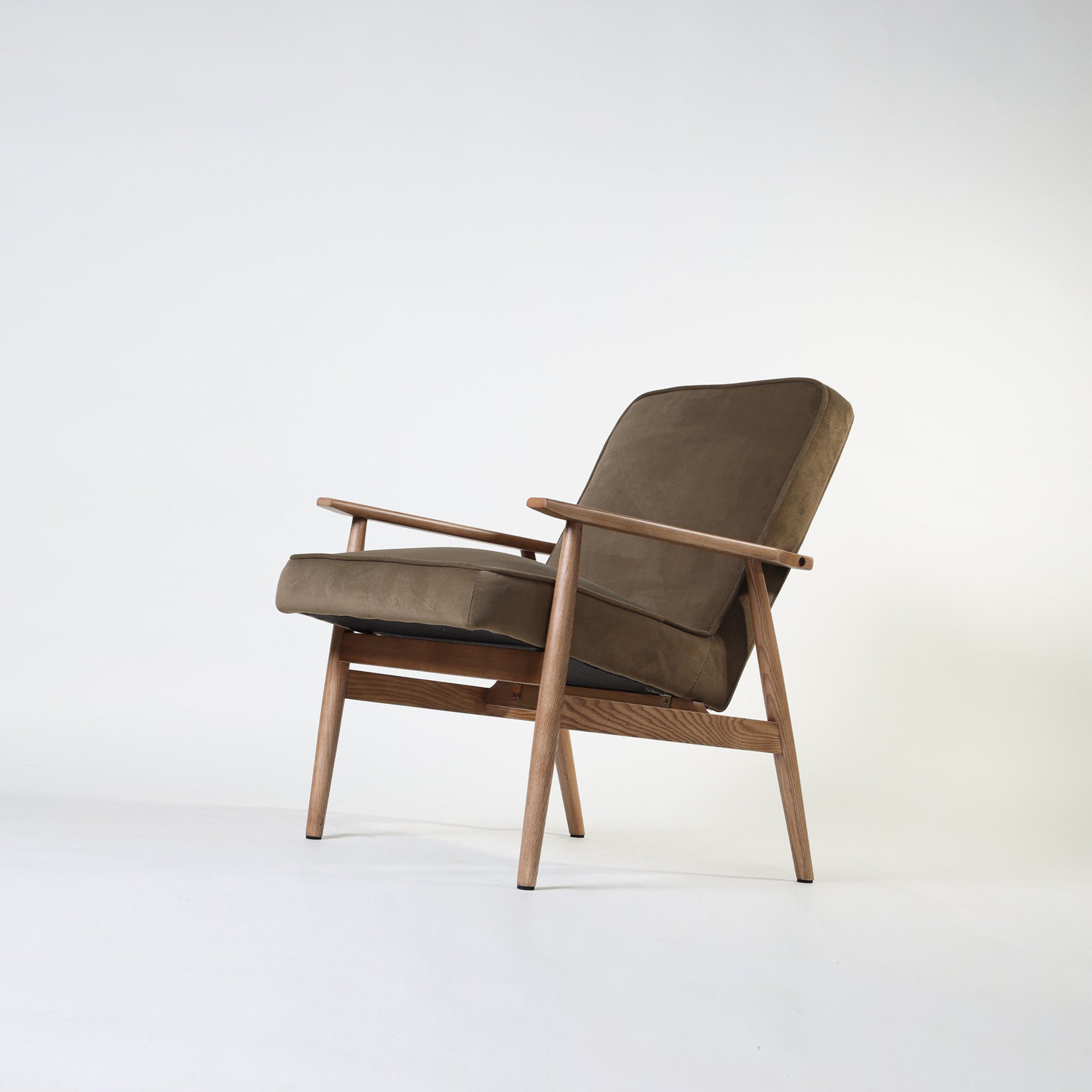 300-190 Armchair Replica | The Feelter