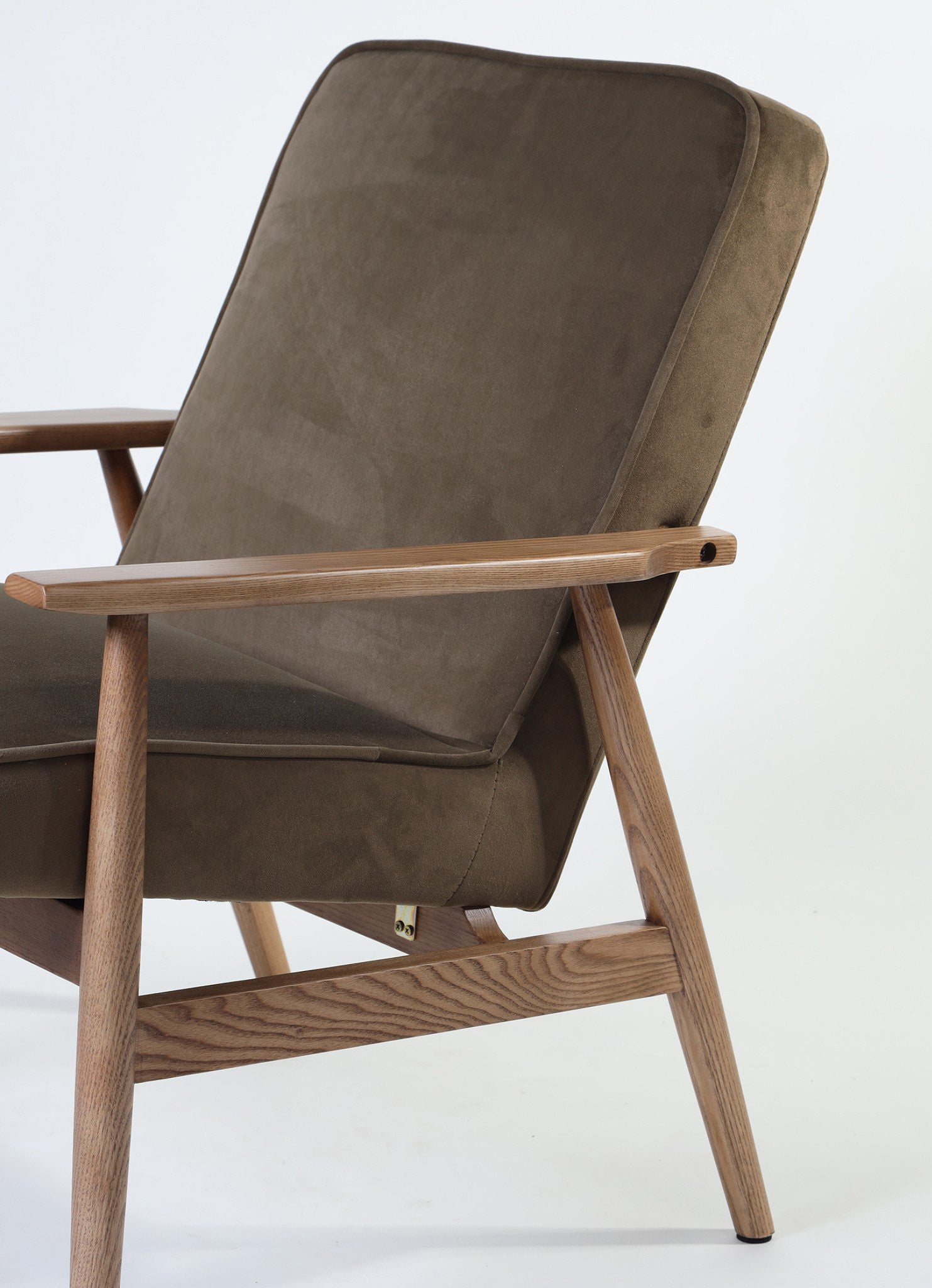 300-190 Armchair Replica | The Feelter