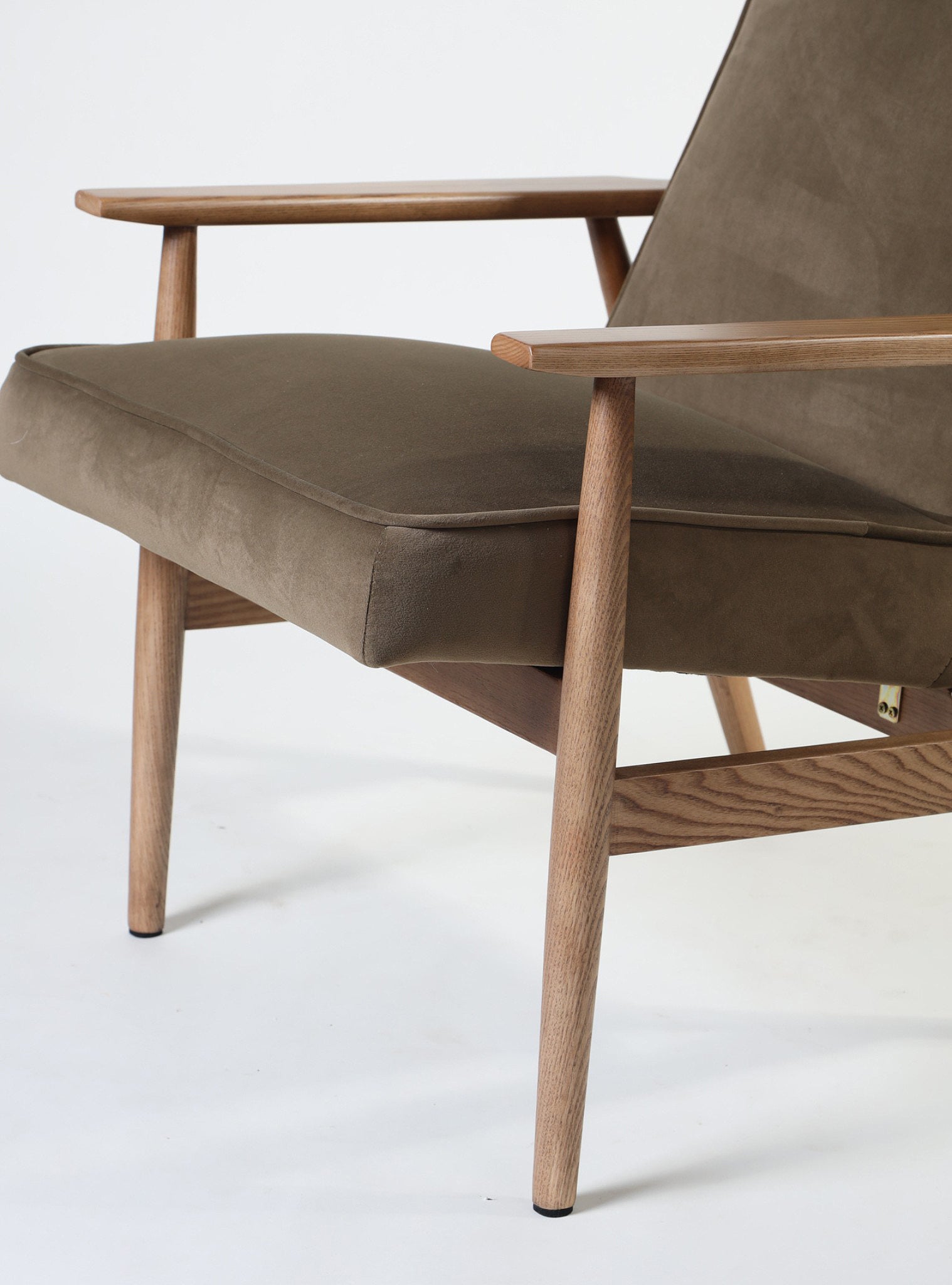 300-190 Armchair Replica | The Feelter