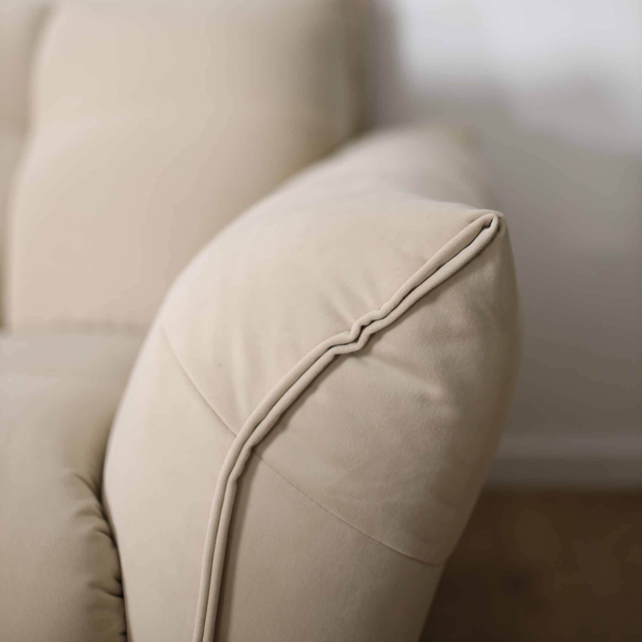 Lily Tufted Sofa - The Feelter