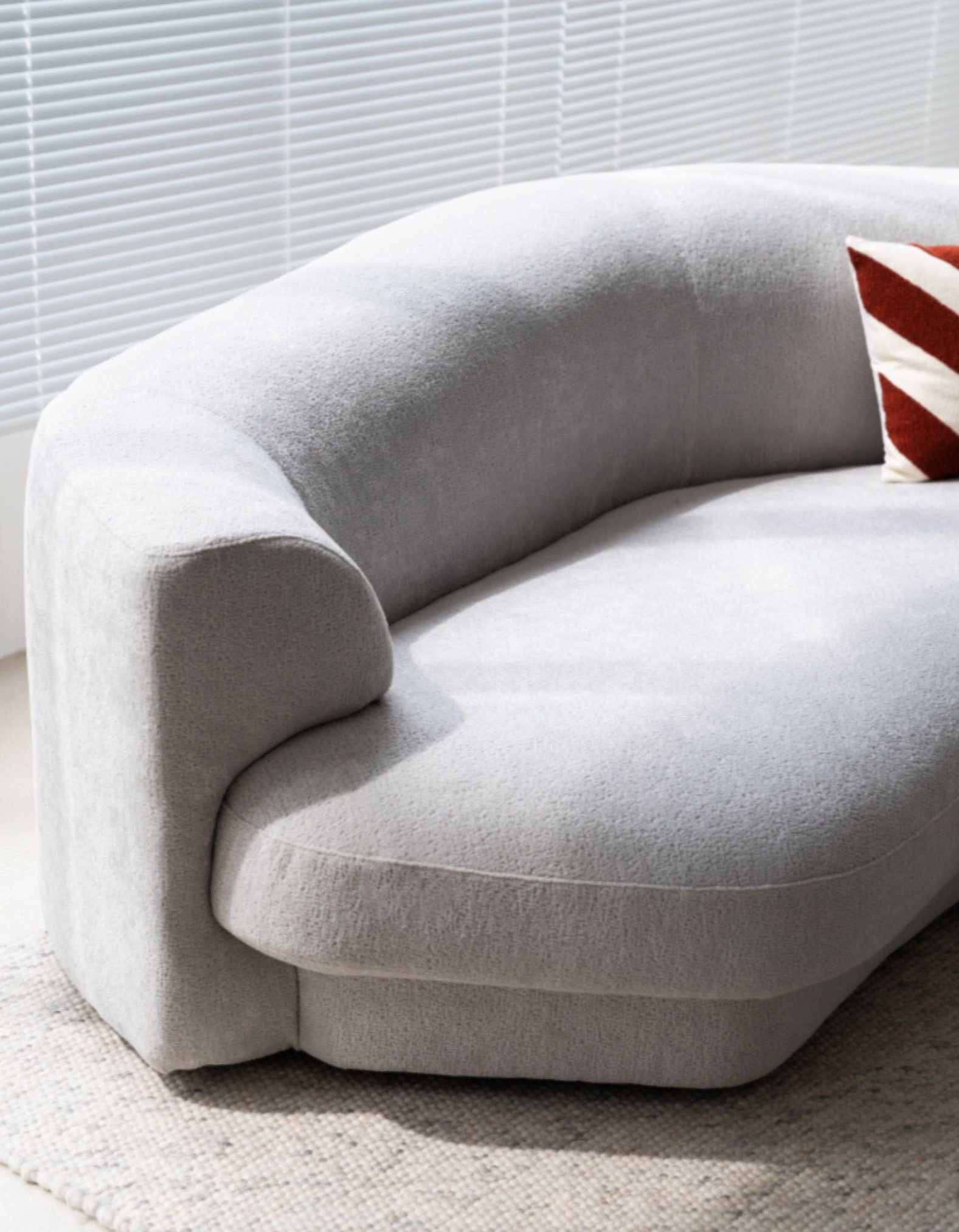 Yumi Sofa Replica | The Feelter
