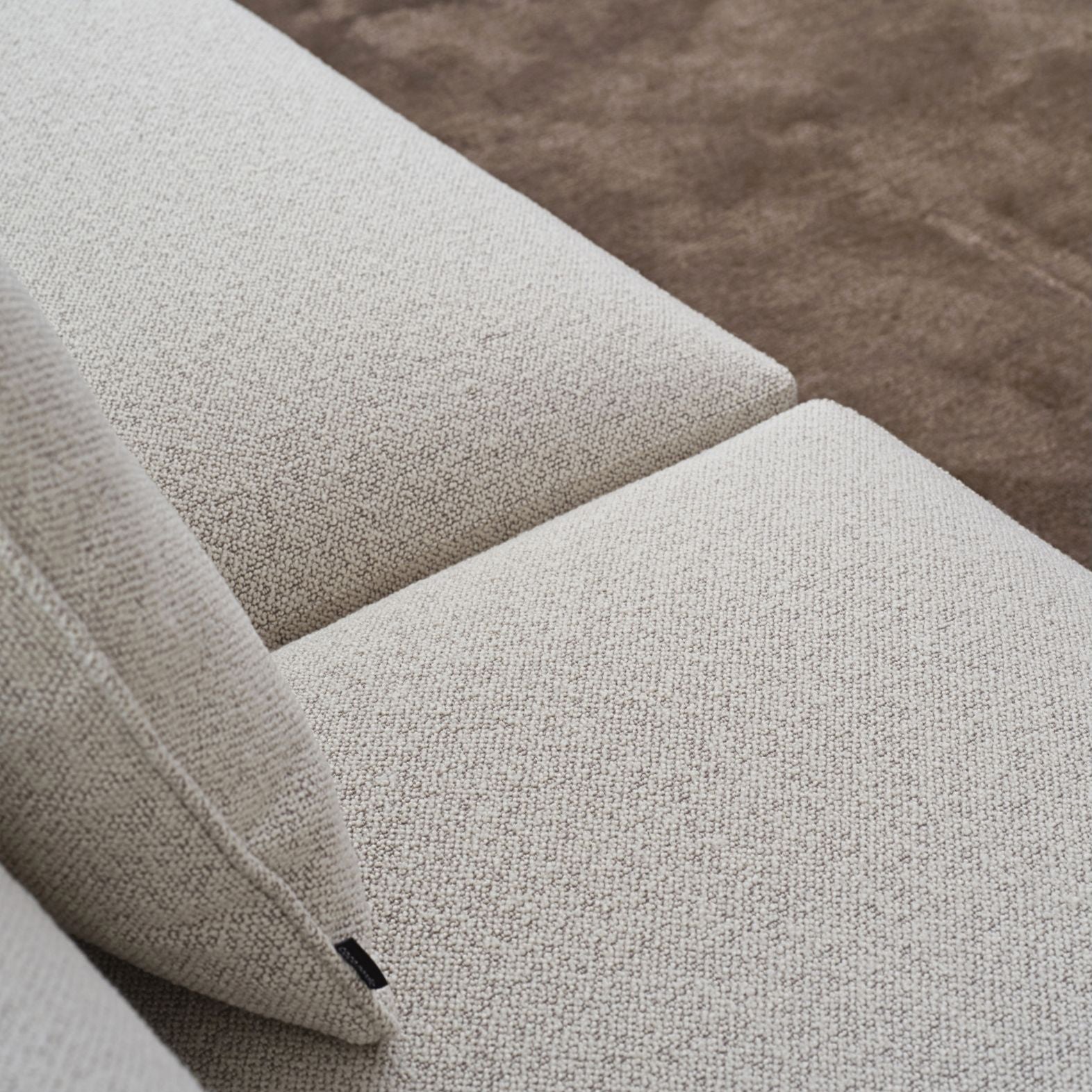 Lux Sofa - The Feelter