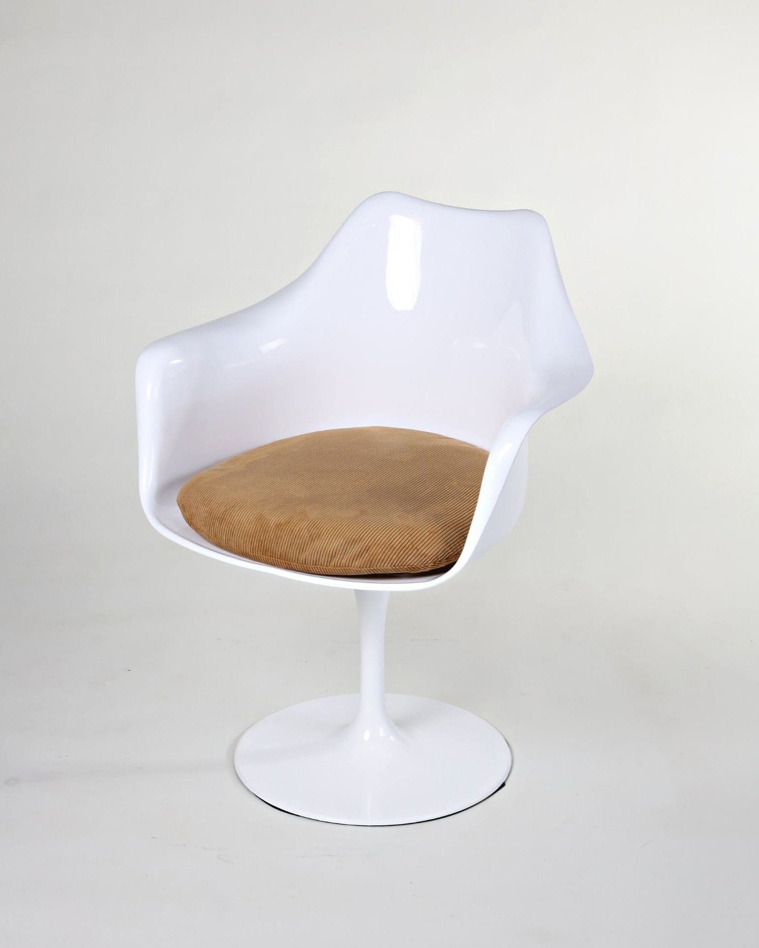 Tulip Dining Chair with Armrest Replica | The Feelter