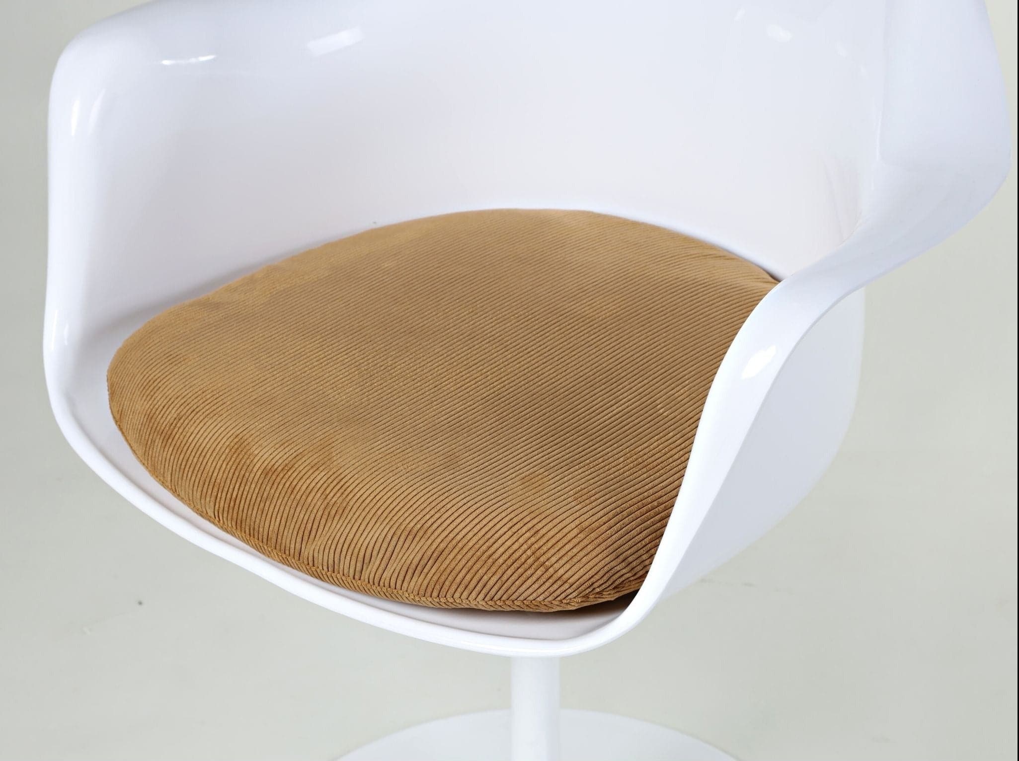 Tulip Dining Chair with Armrest Replica | The Feelter