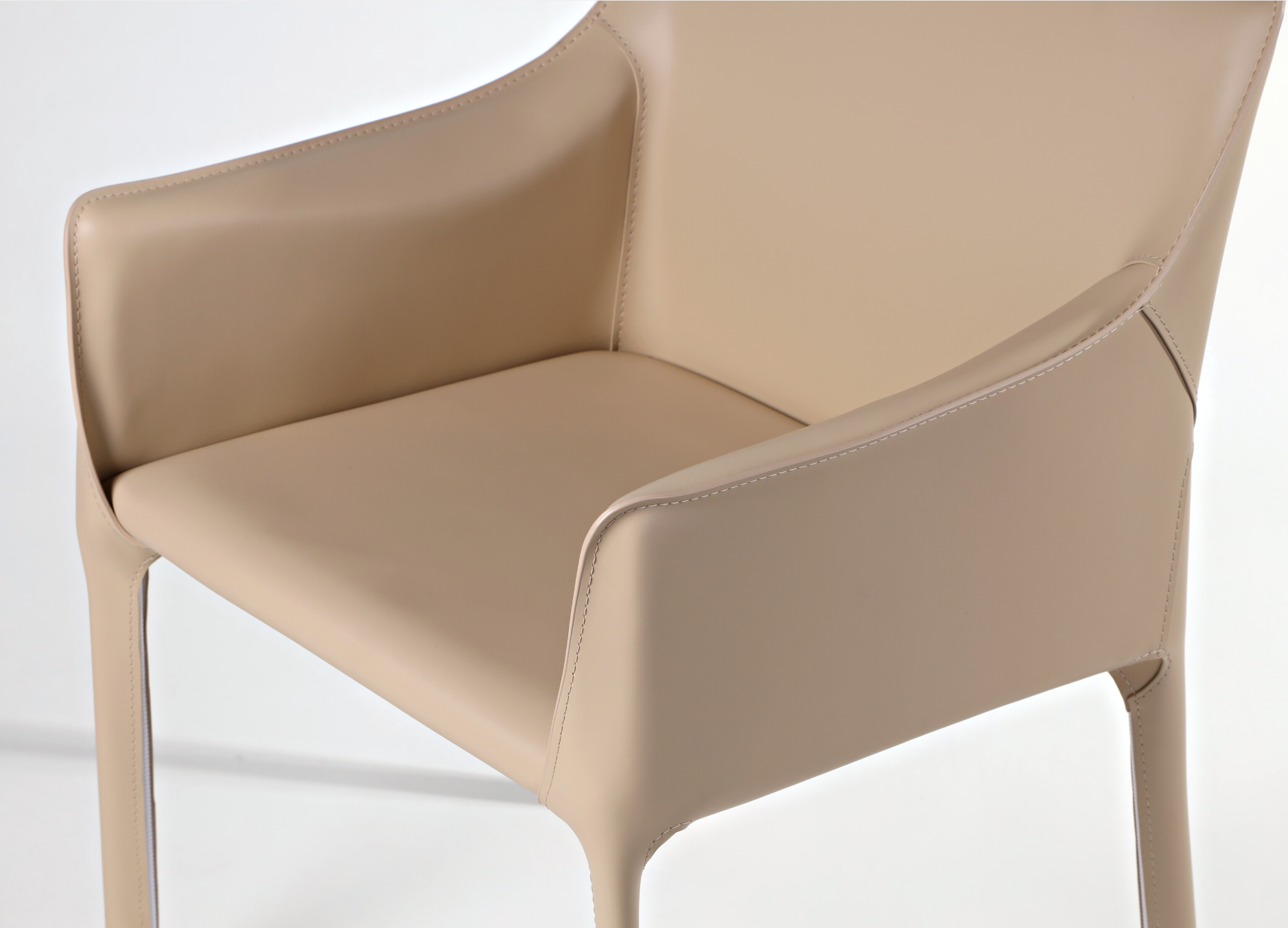Cab 413 Dining Chair | Mario Bellini Replica - The Feelter