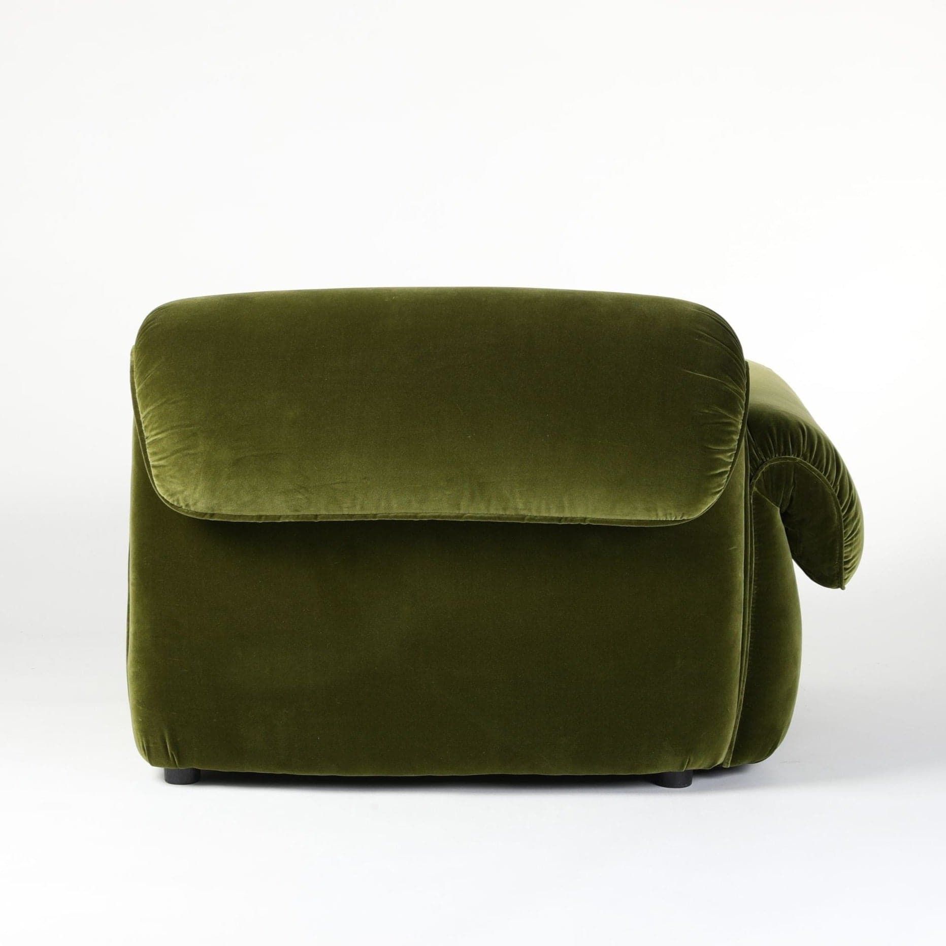 Icon Sofa replica - plush sofa by Michele Menescardi for Natuzzi Italia.