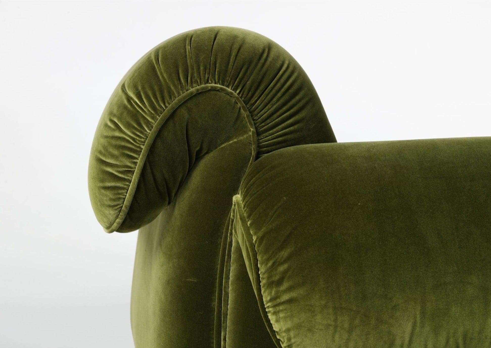 Icon Sofa replica - plush sofa by Michele Menescardi for Natuzzi Italia.