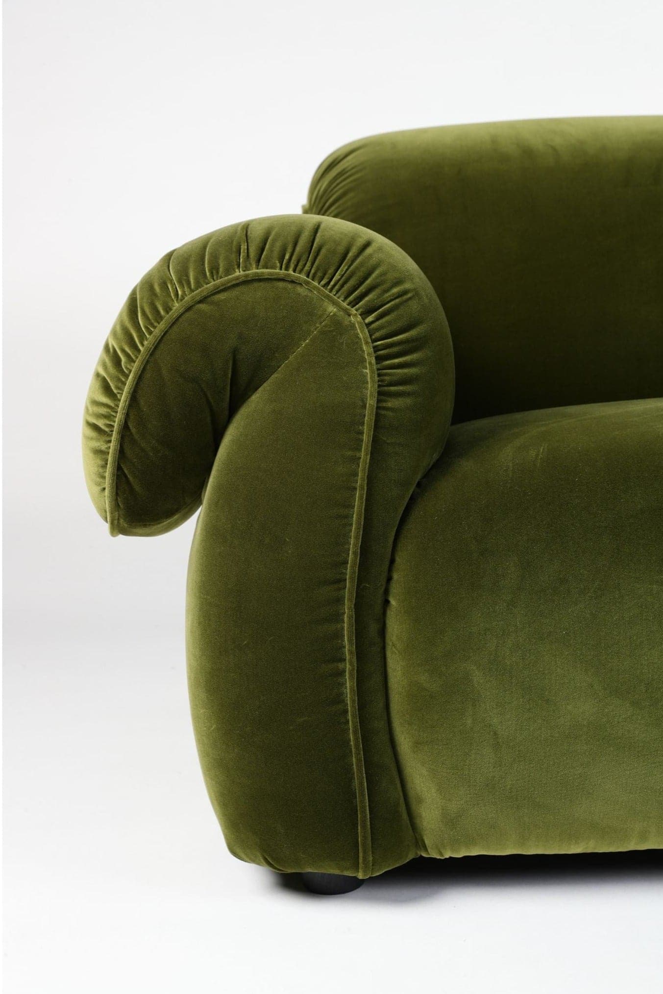 Icon Sofa replica - plush sofa by Michele Menescardi for Natuzzi Italia.