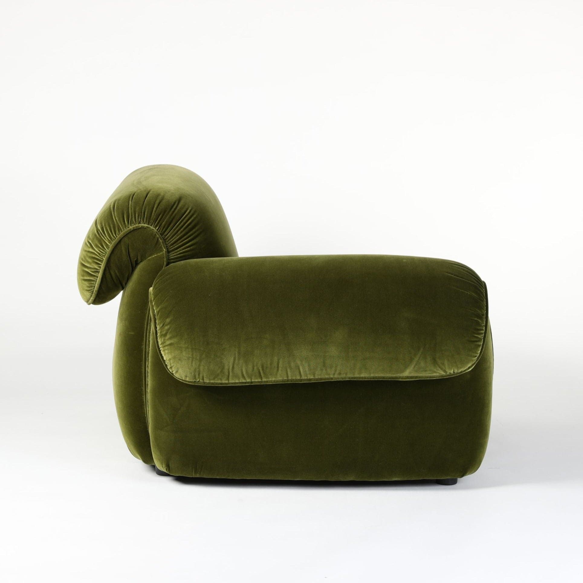 Icon Sofa replica - plush sofa by Michele Menescardi for Natuzzi Italia.