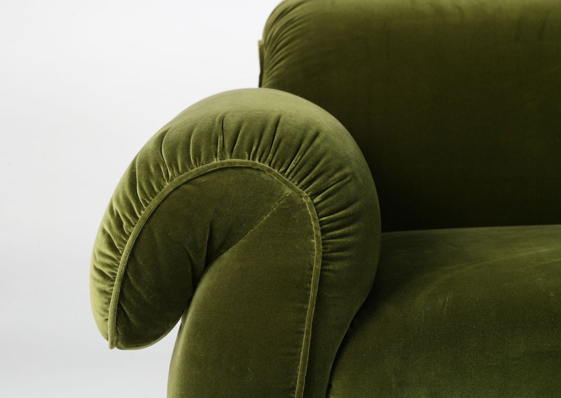 Icon Sofa replica - plush sofa by Michele Menescardi for Natuzzi Italia.
