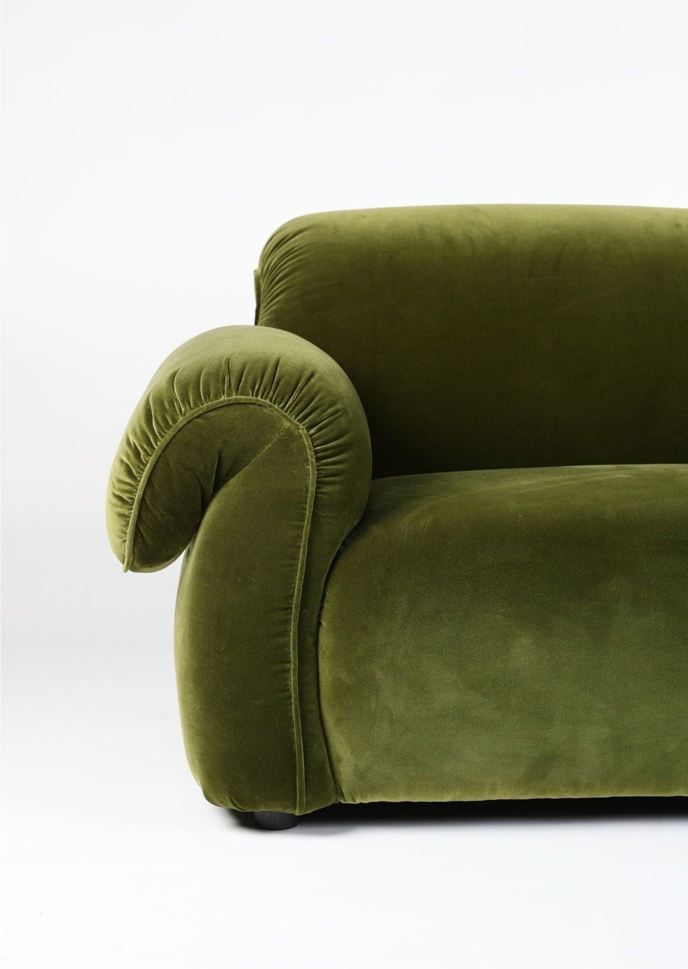 Icon Sofa replica - plush sofa by Michele Menescardi for Natuzzi Italia.