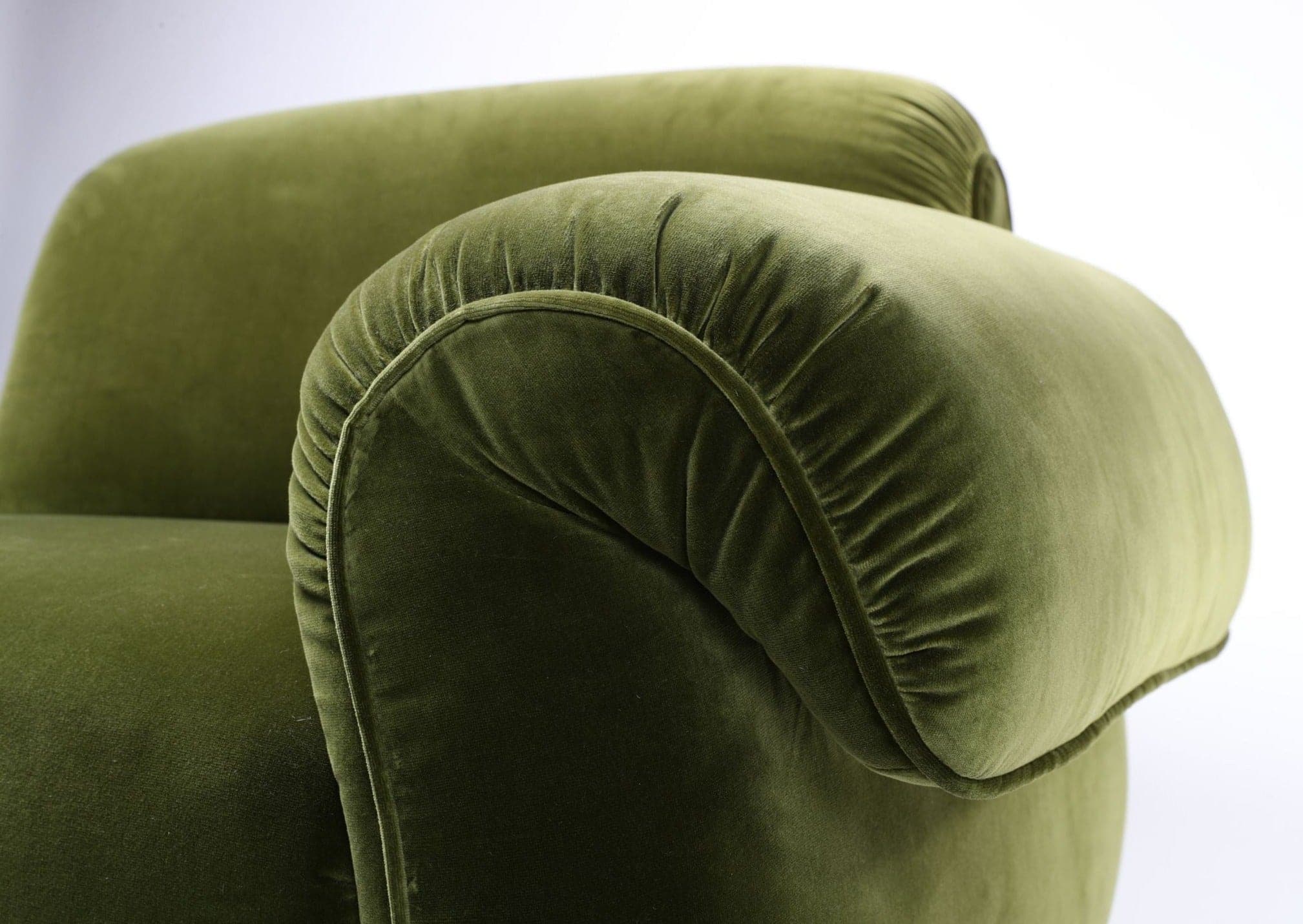 Icon Sofa replica - plush sofa by Michele Menescardi for Natuzzi Italia.
