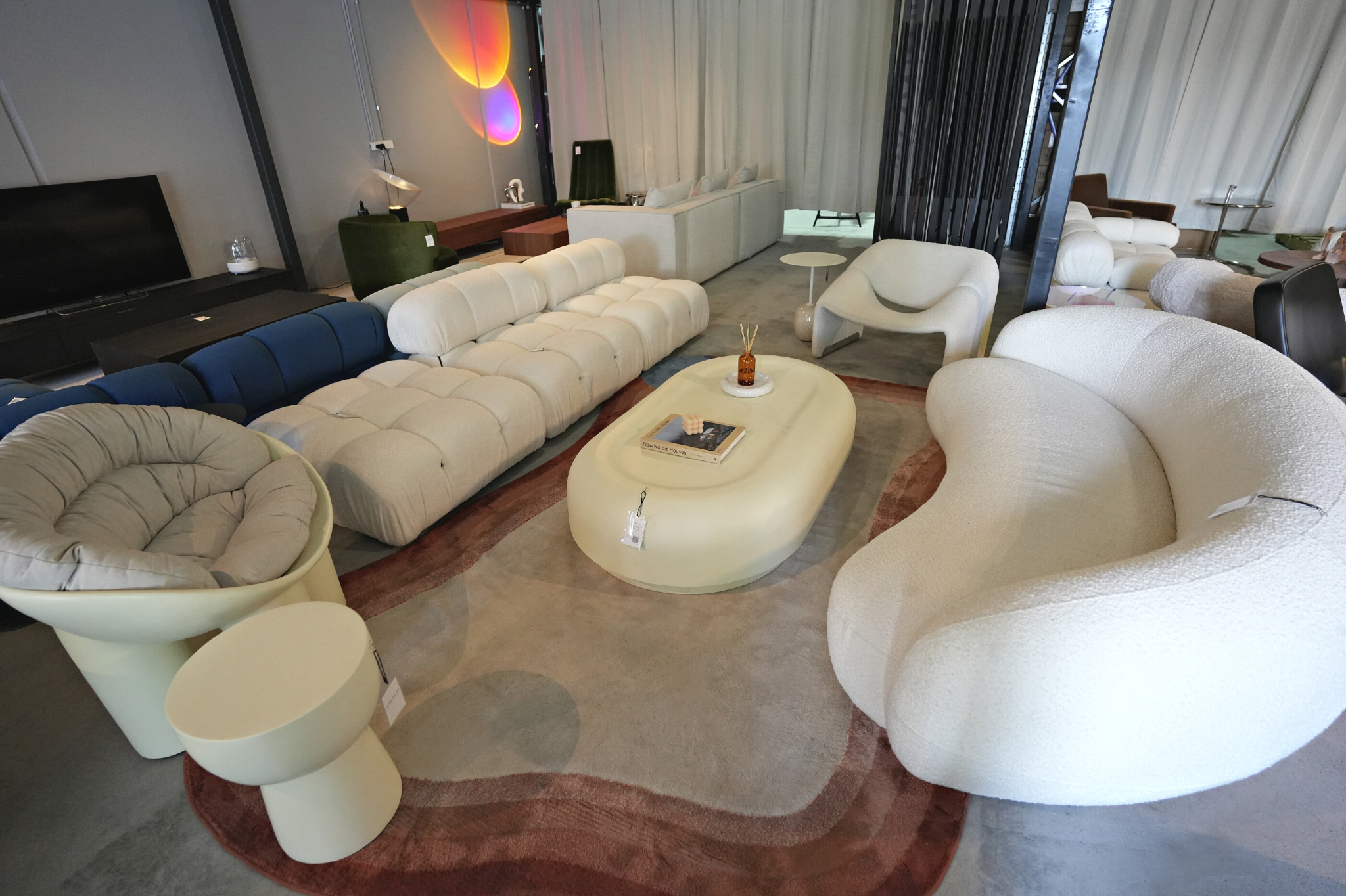 roly poly fibreglass coffee table