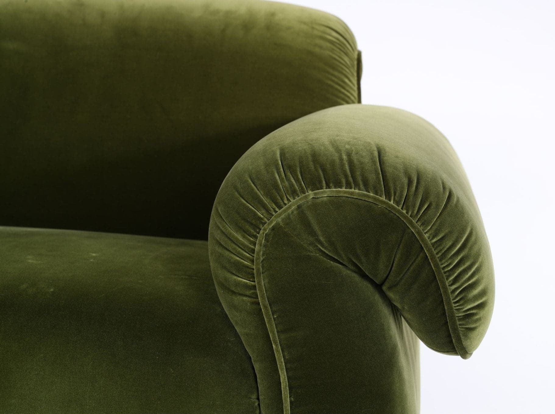 Icon Sofa replica - plush sofa by Michele Menescardi for Natuzzi Italia.
