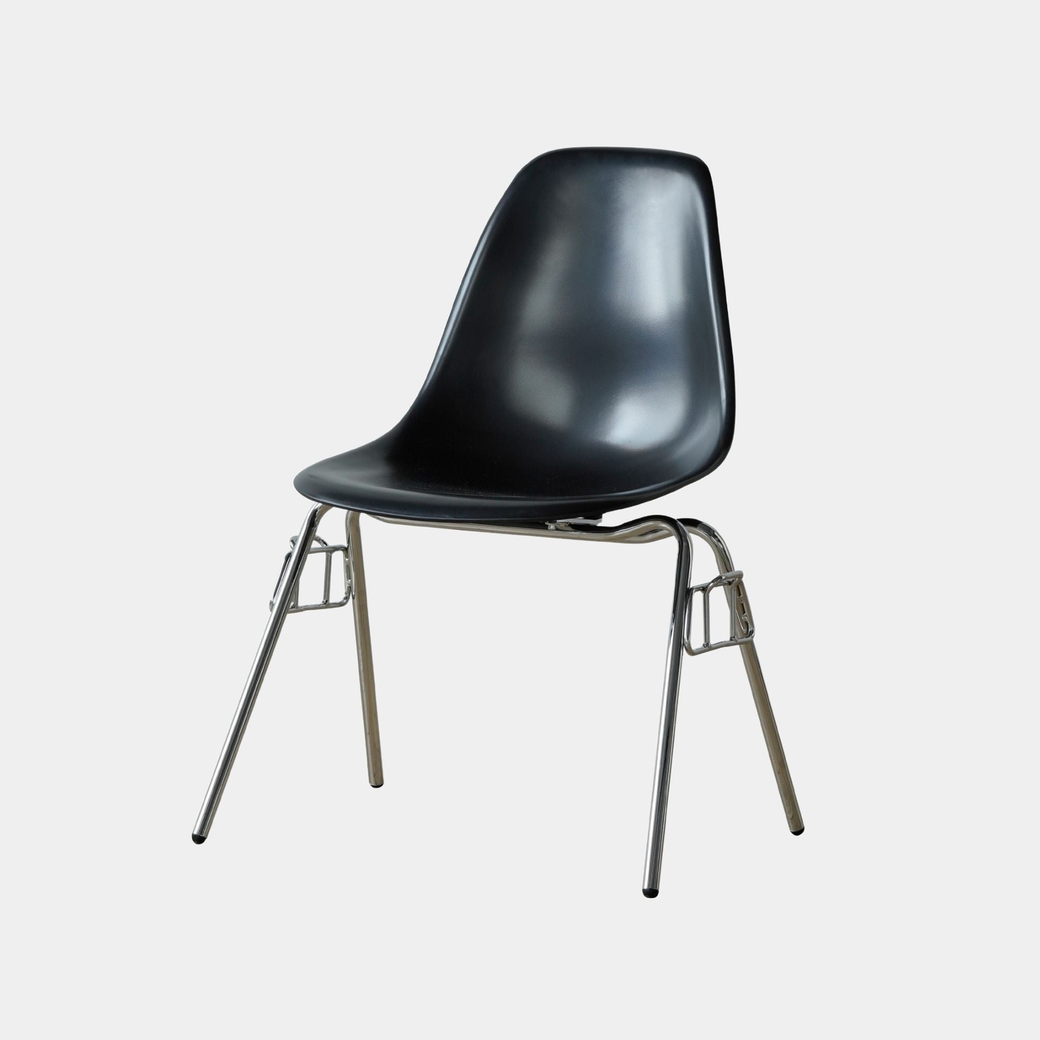 DSS Stacking Chair | Charles and Ray Eames Replica - The Feelter