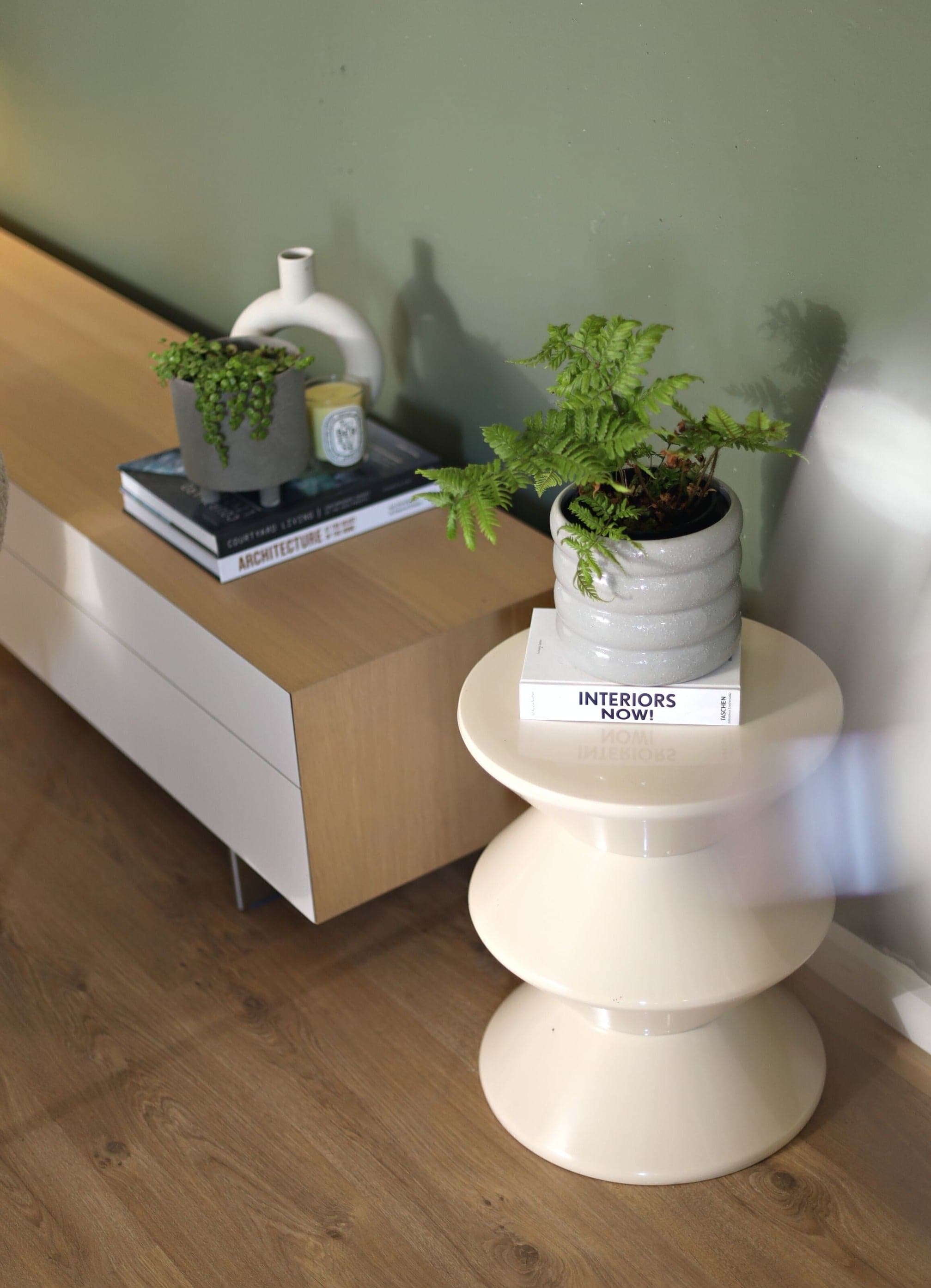 Hourglass Stool - The Feelter