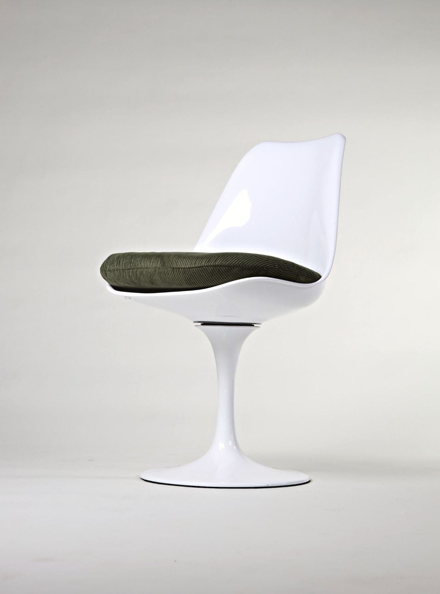 Tulip Dining Chair Replica | The Feelter