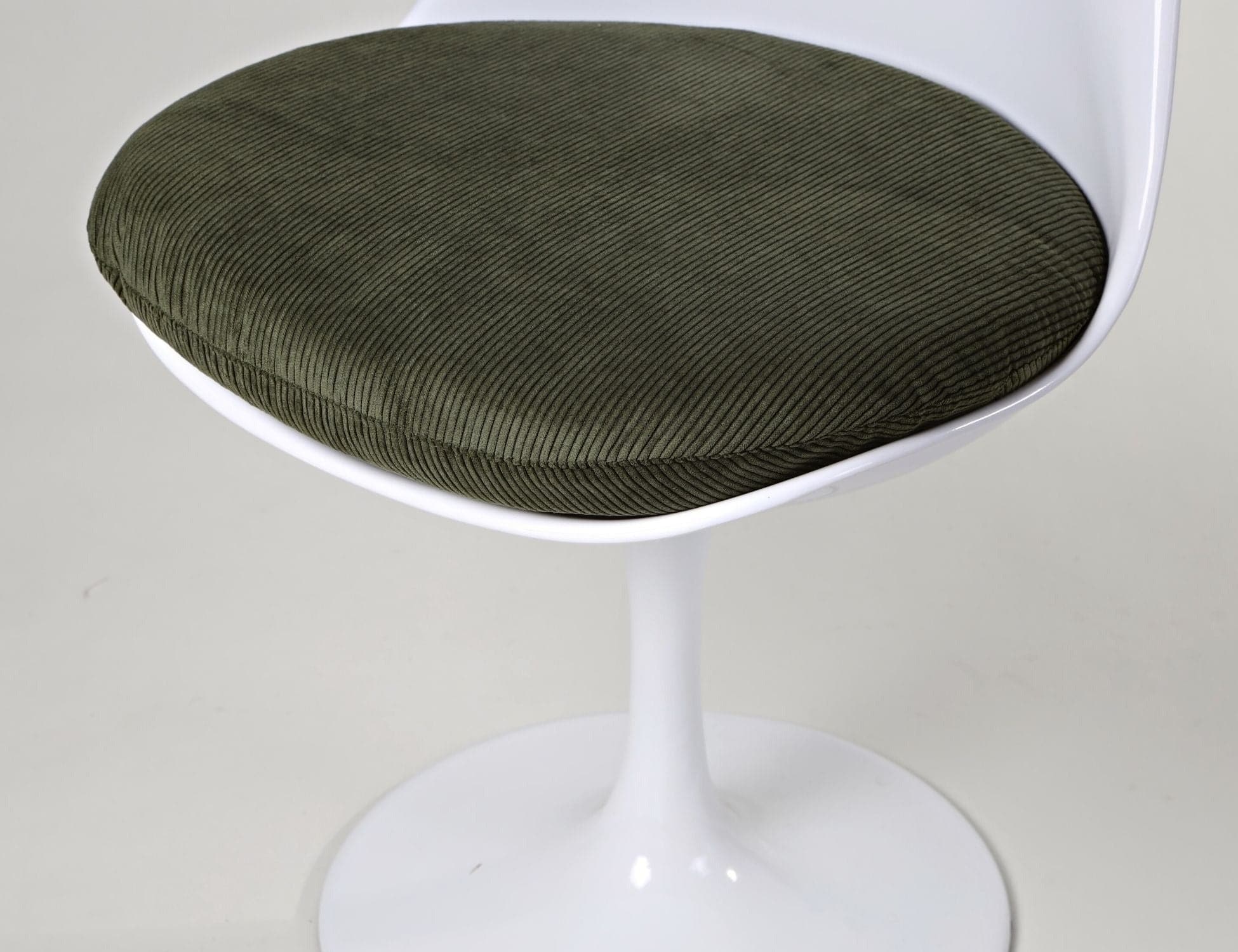 Tulip Dining Chair Replica | The Feelter