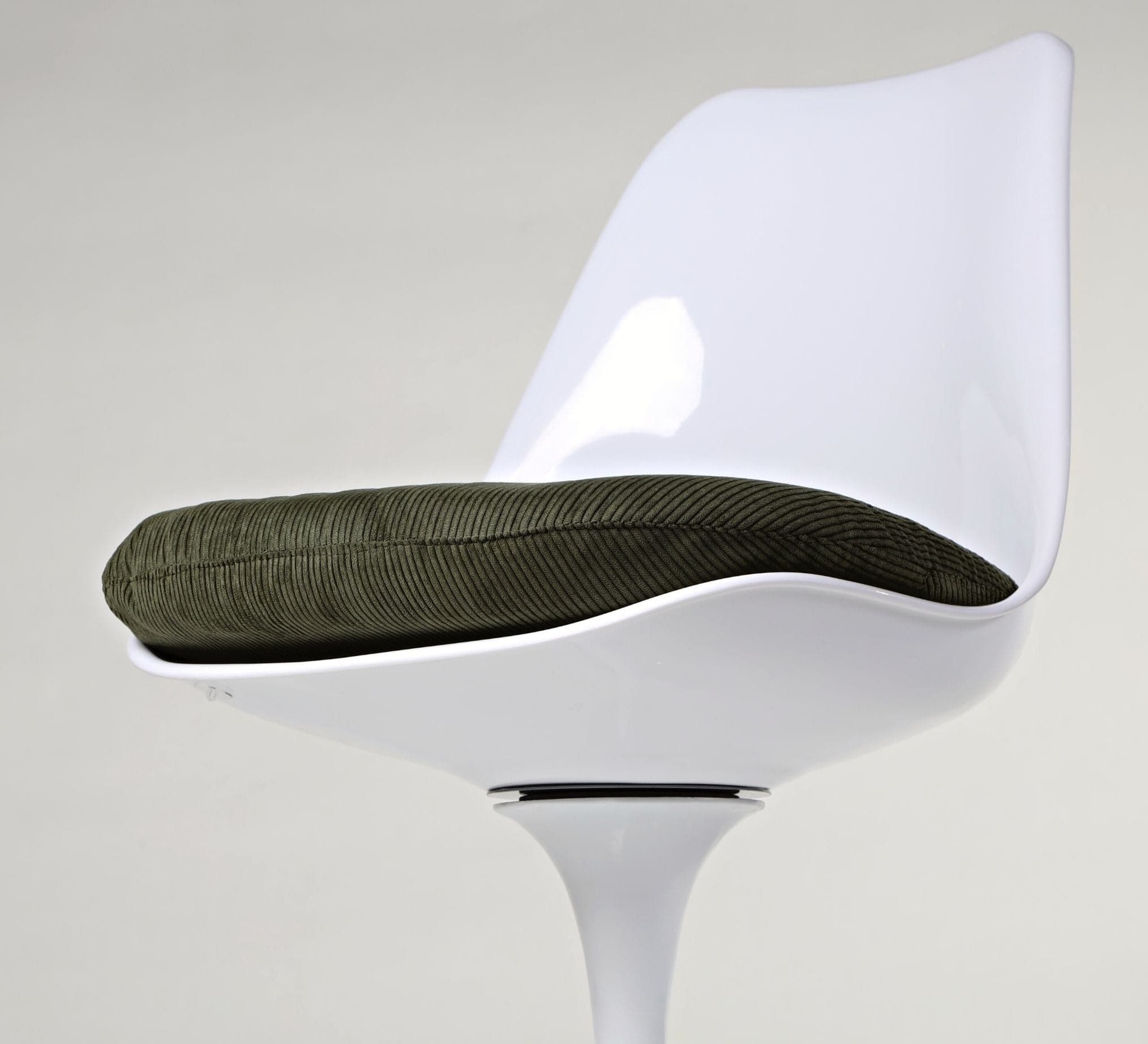 Tulip Dining Chair Replica | The Feelter