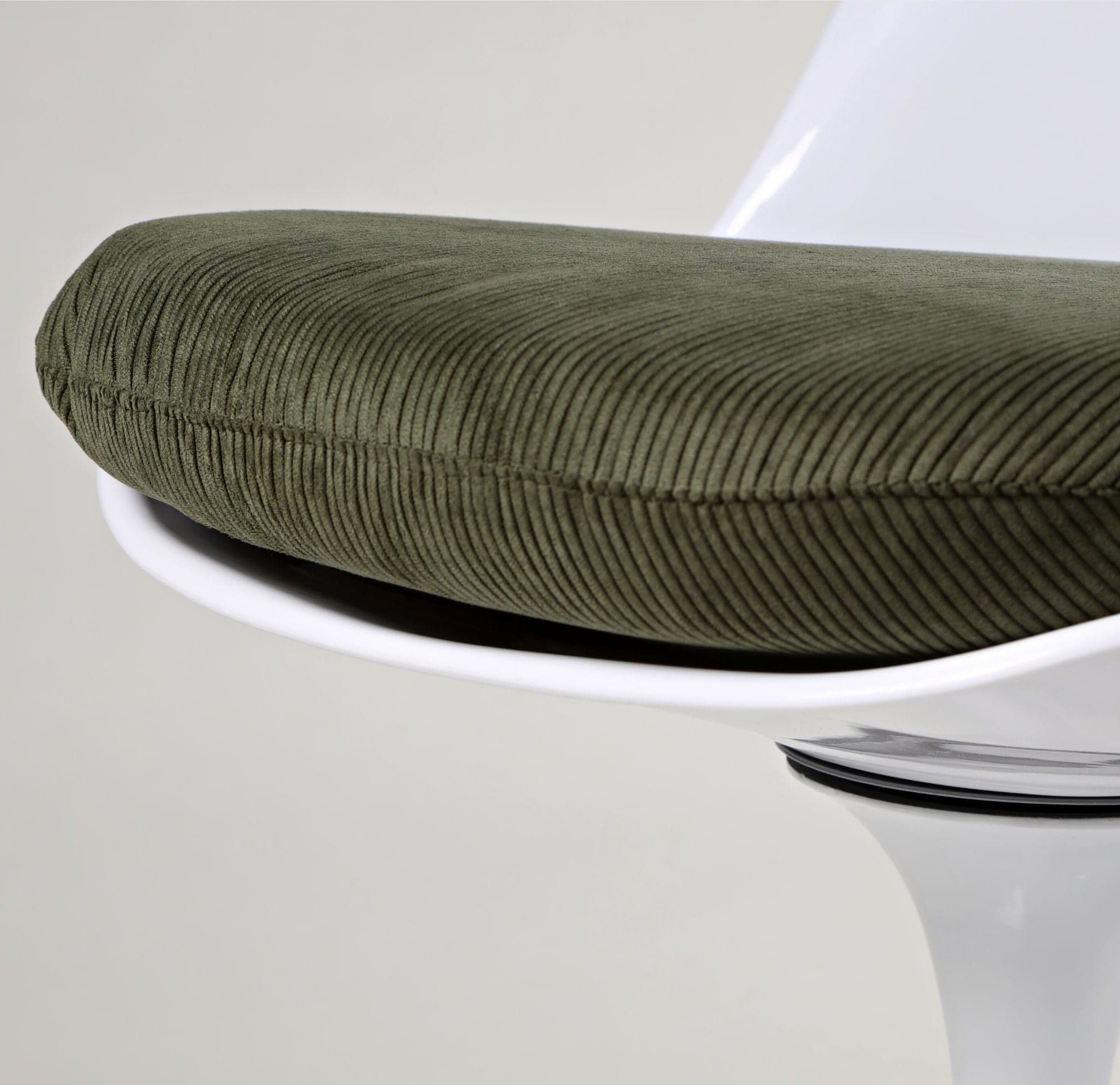 Tulip Dining Chair | Eero Saarinen Replica - The Feelter