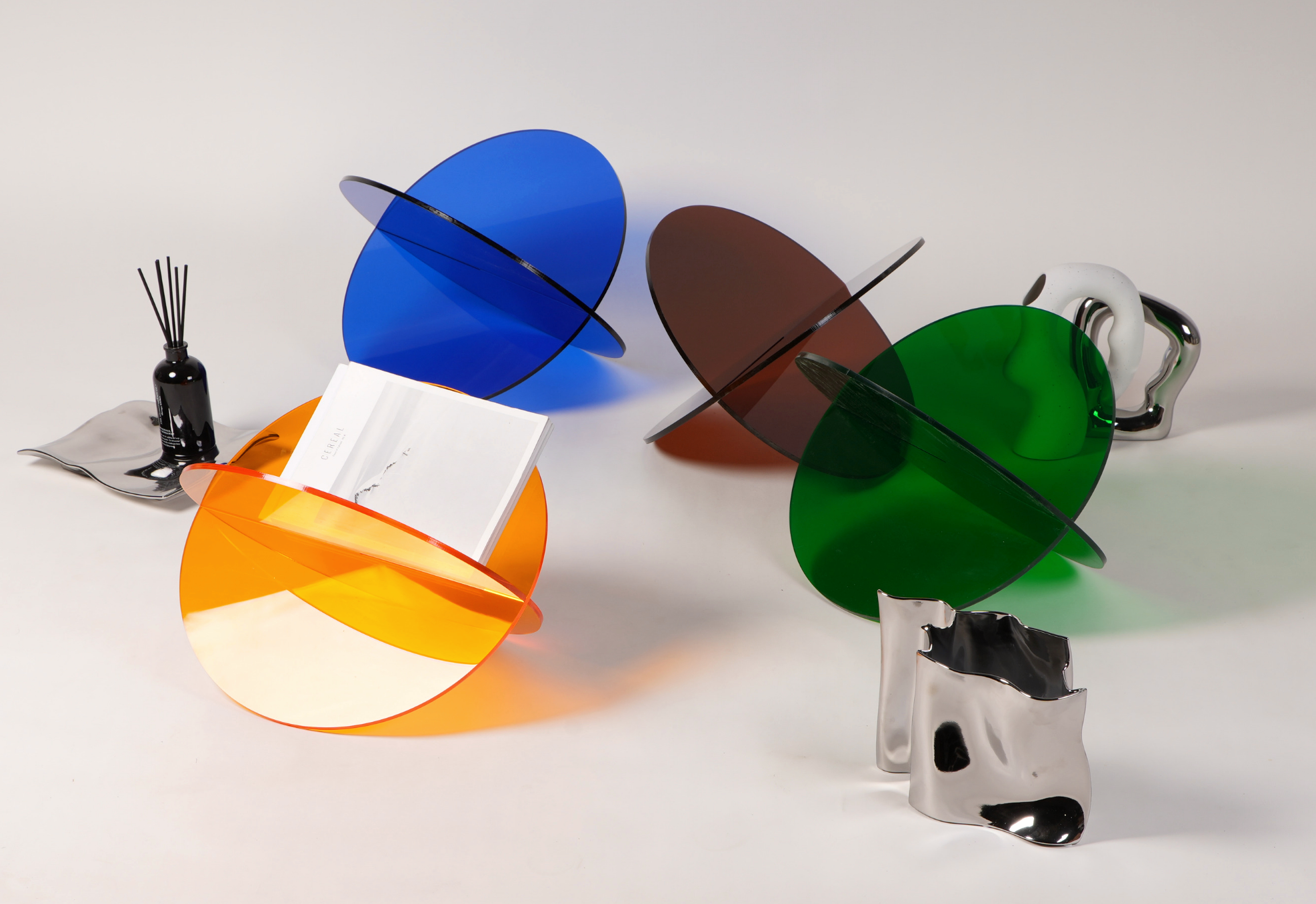 Acrylic Floor Magazine Holder | The Feelter