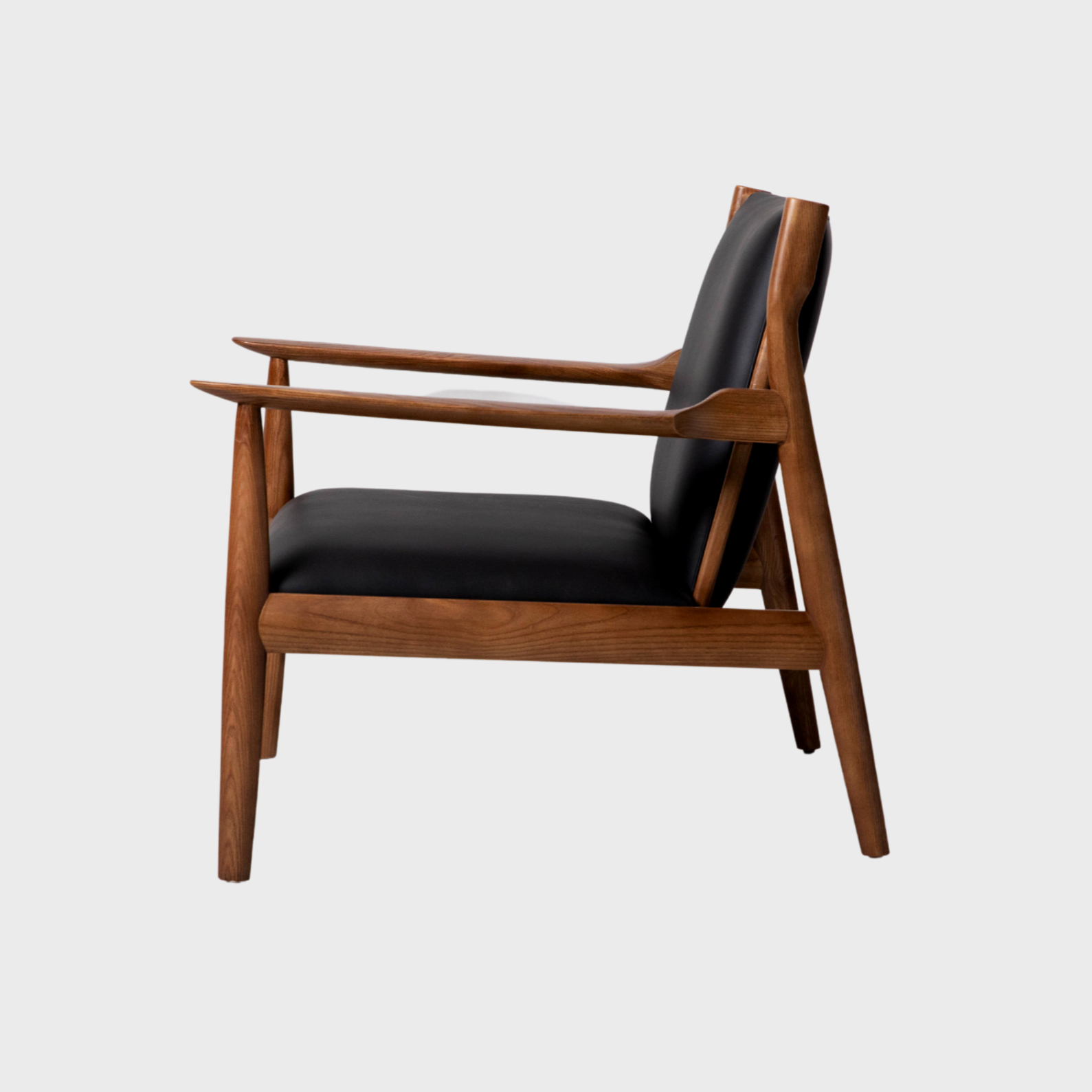 Claude Easy Chair Replica | The Feelter