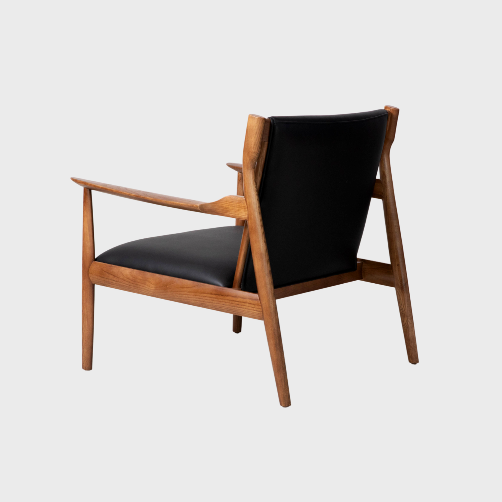 Claude Easy Chair Replica | The Feelter