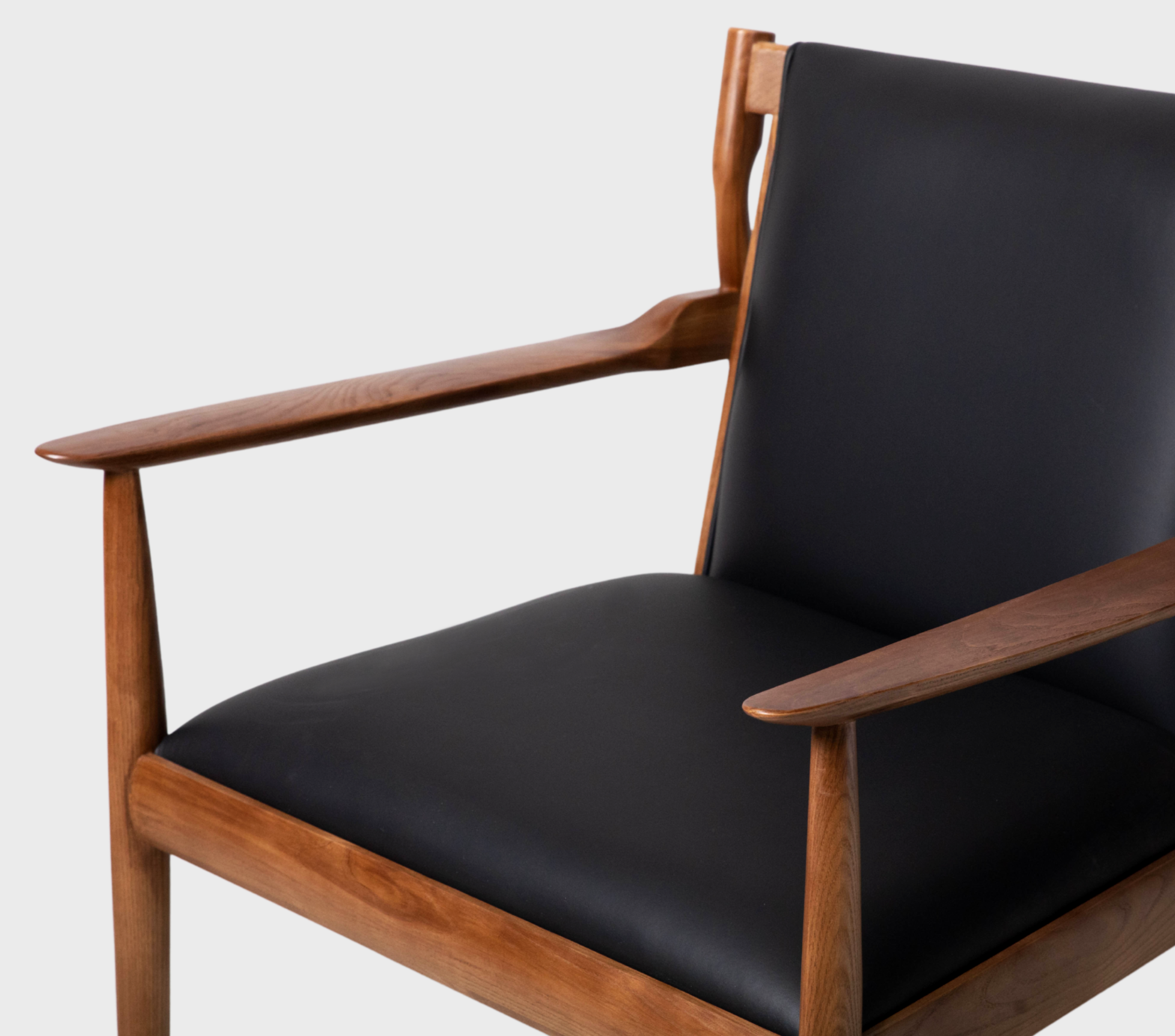 Claude Easy Chair Replica | The Feelter