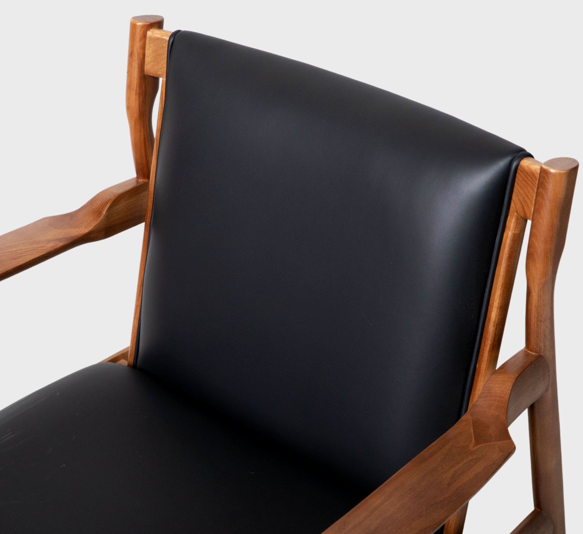 Claude Easy Chair Replica | The Feelter