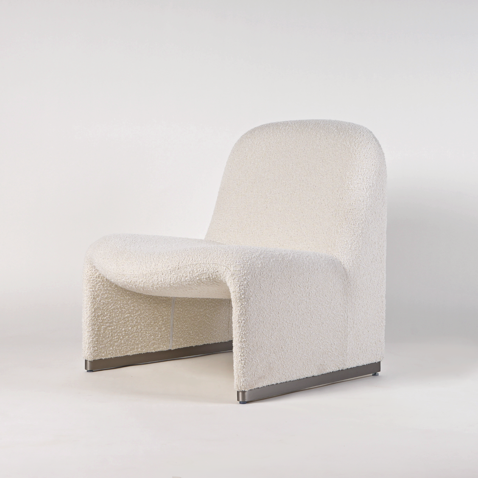 Alky Chair Replica | The Feelter