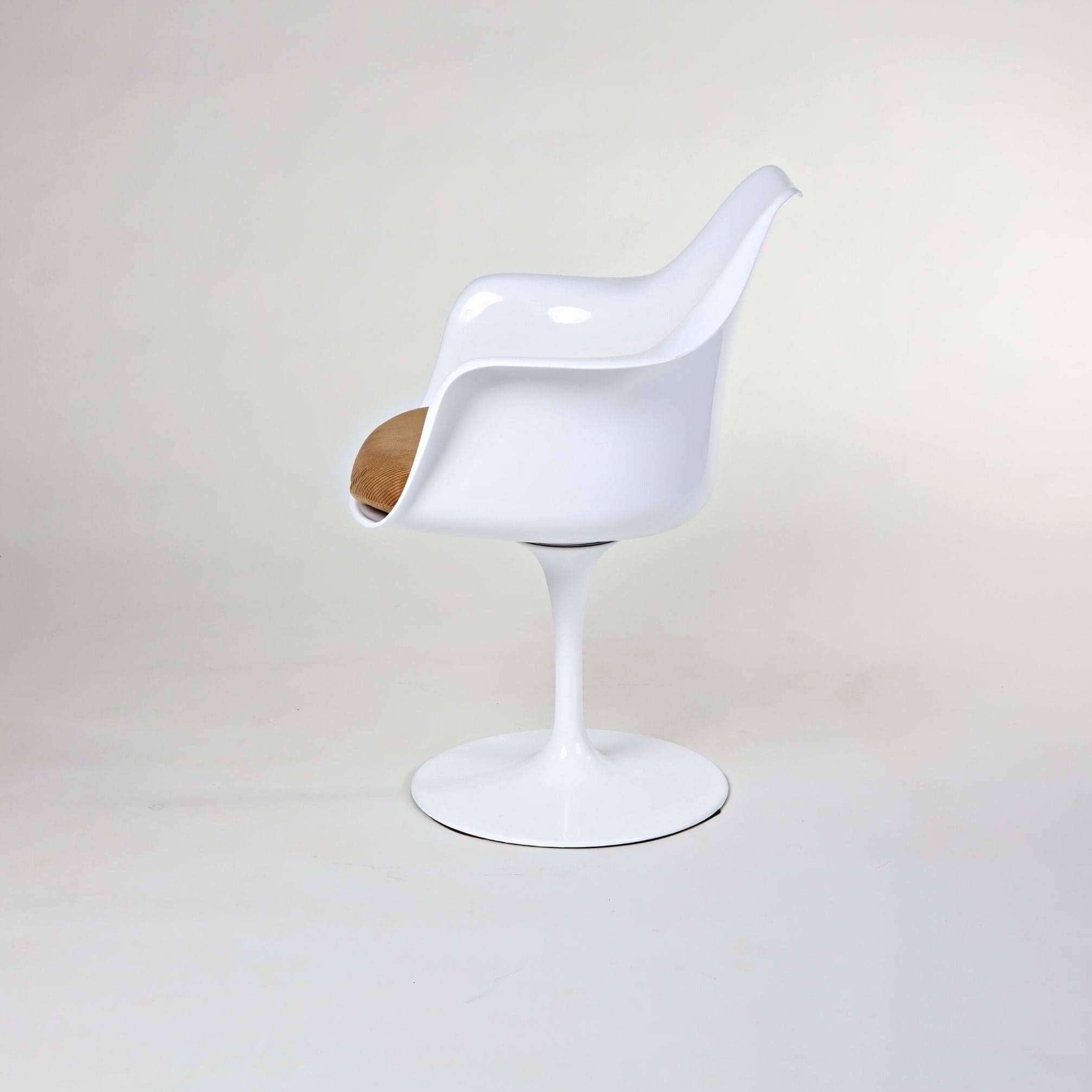 Tulip Dining Chair with Armrest Replica | The Feelter