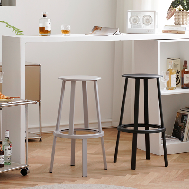 The Baldwin Rotating Bar Stool - The Feelter