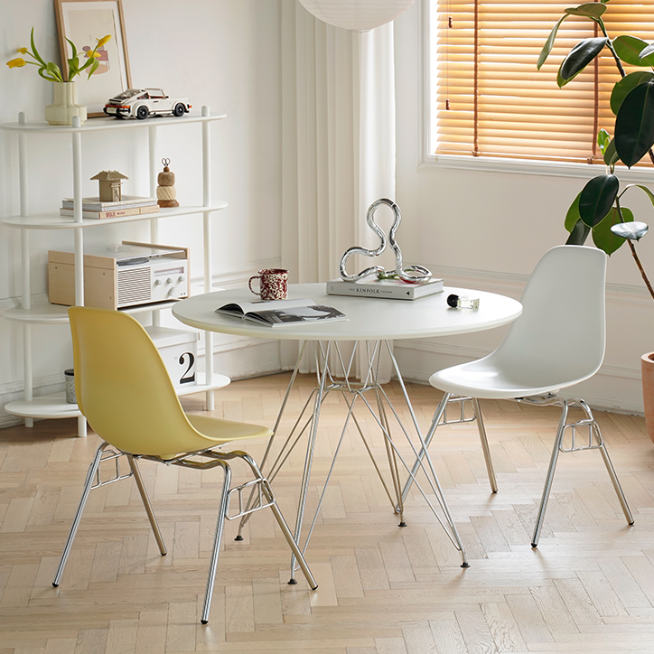 DSS Stacking Chair | Charles and Ray Eames Replica - The Feelter