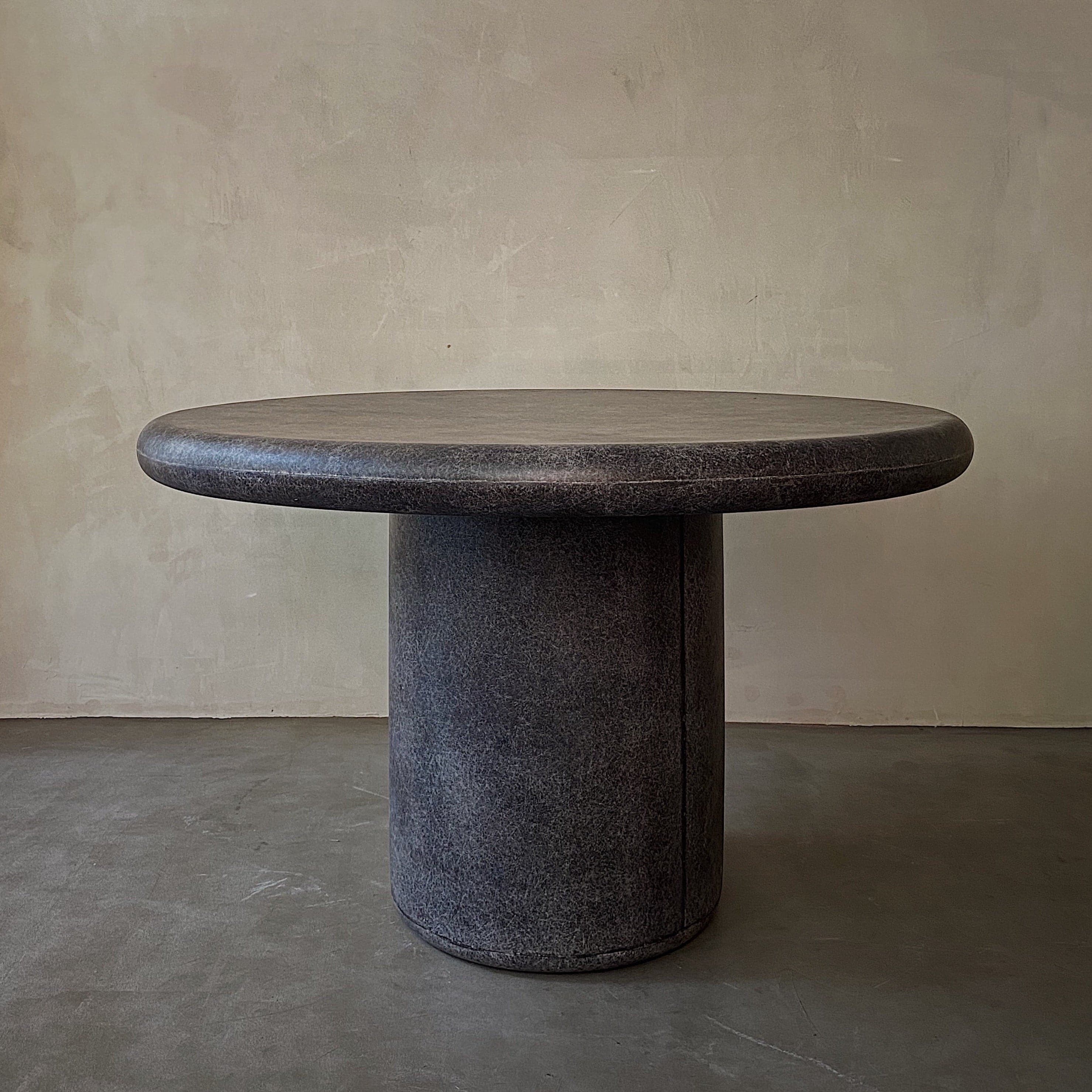Kar Studio | Round Table