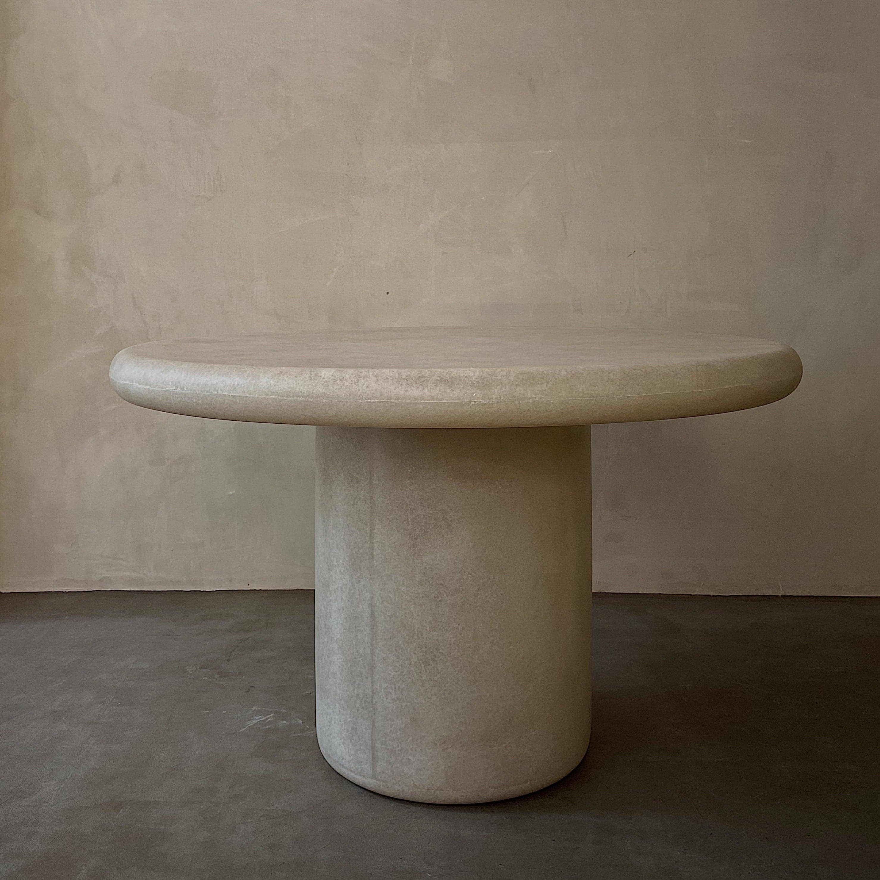 Kar Studio | Round Table