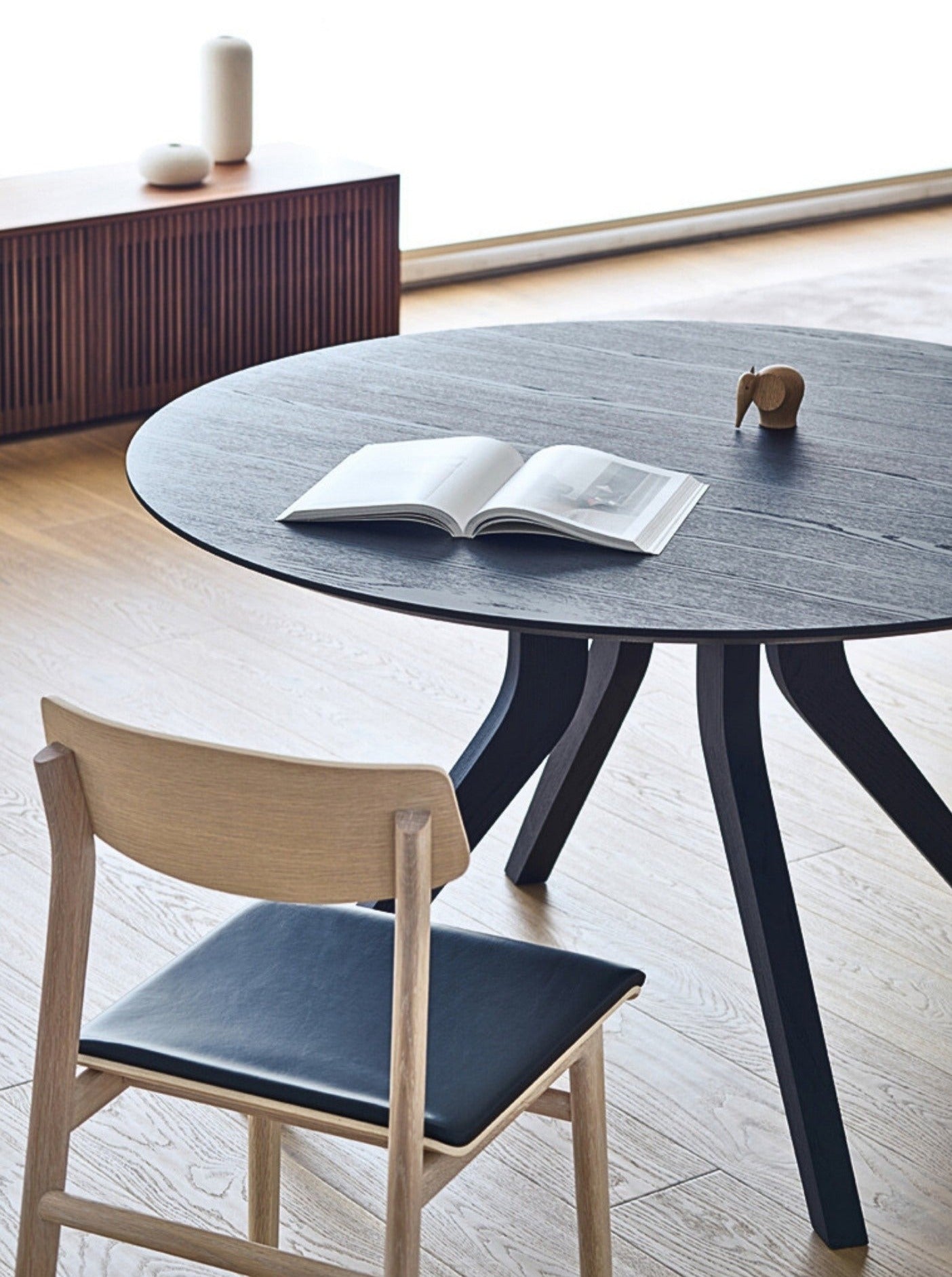 Teramo Circular Dining Table - The Feelter